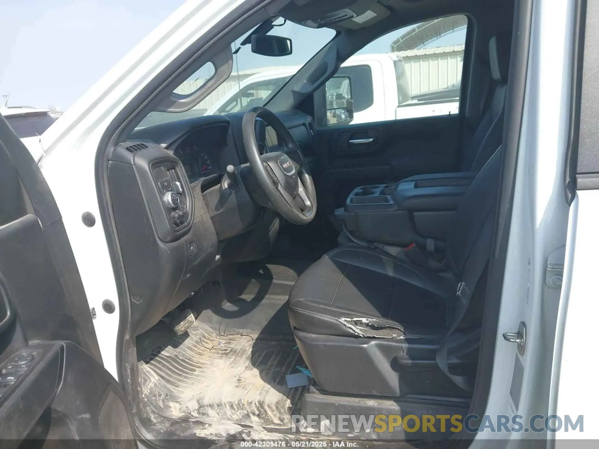 6 Photograph of a damaged car 1GD58LE71LF315392 GMC SIERRA 2500HD 2020