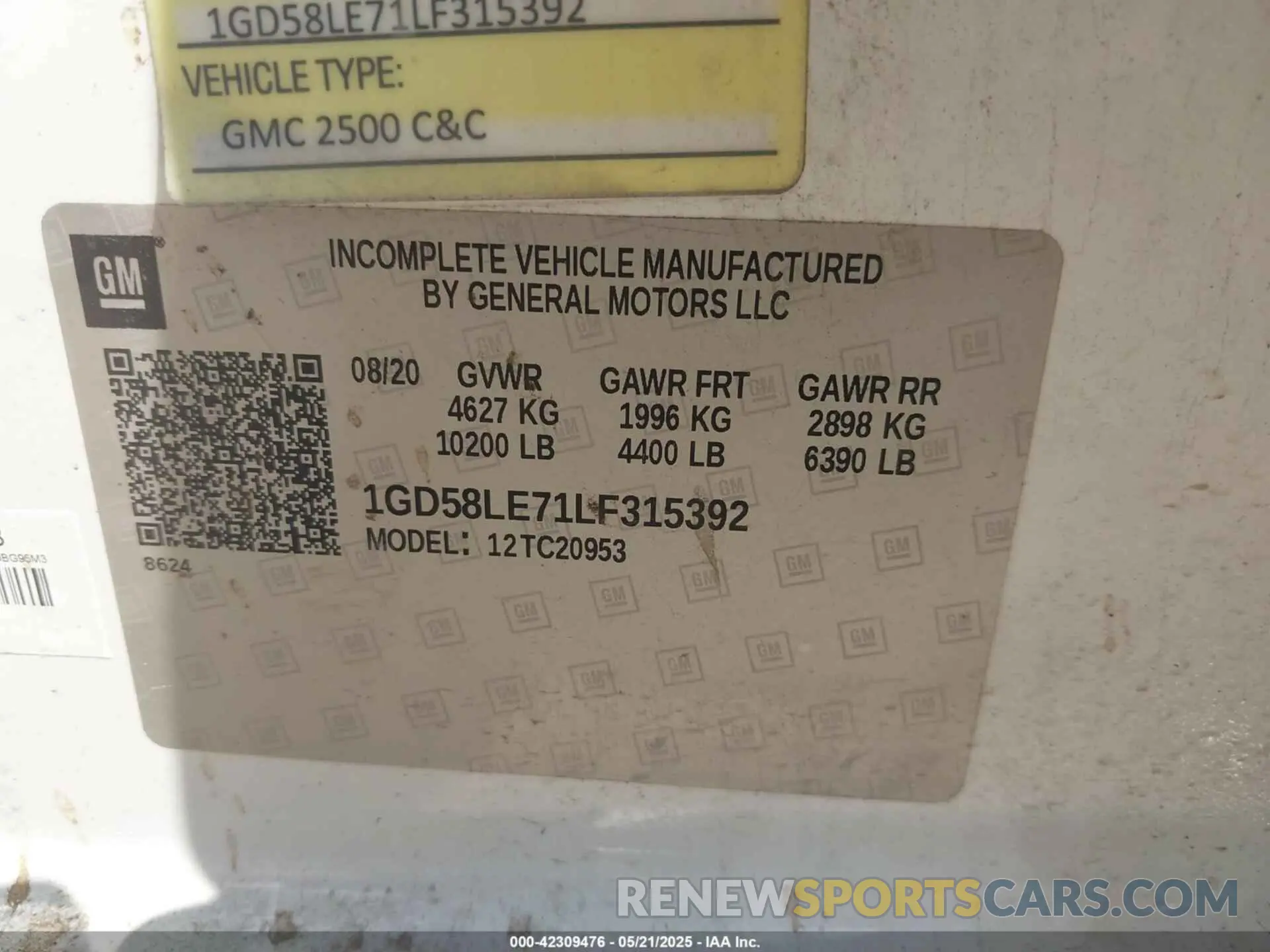 8 Photograph of a damaged car 1GD58LE71LF315392 GMC SIERRA 2500HD 2020