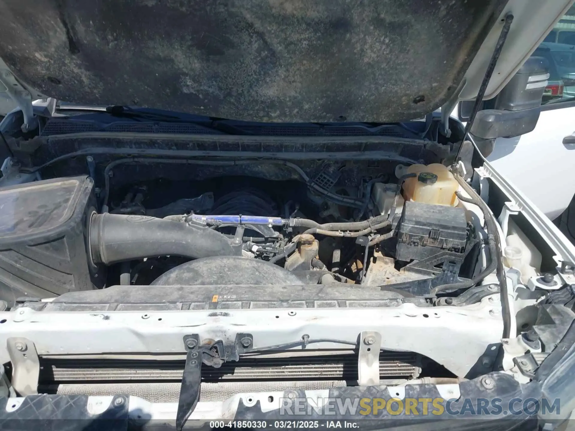 10 Photograph of a damaged car 1GT19LE75LF139964 GMC SIERRA 2500HD 2020