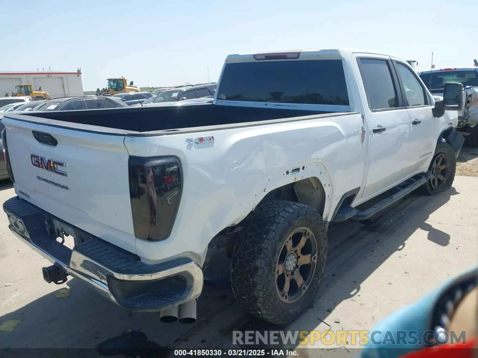 4 Photograph of a damaged car 1GT19LE75LF139964 GMC SIERRA 2500HD 2020
