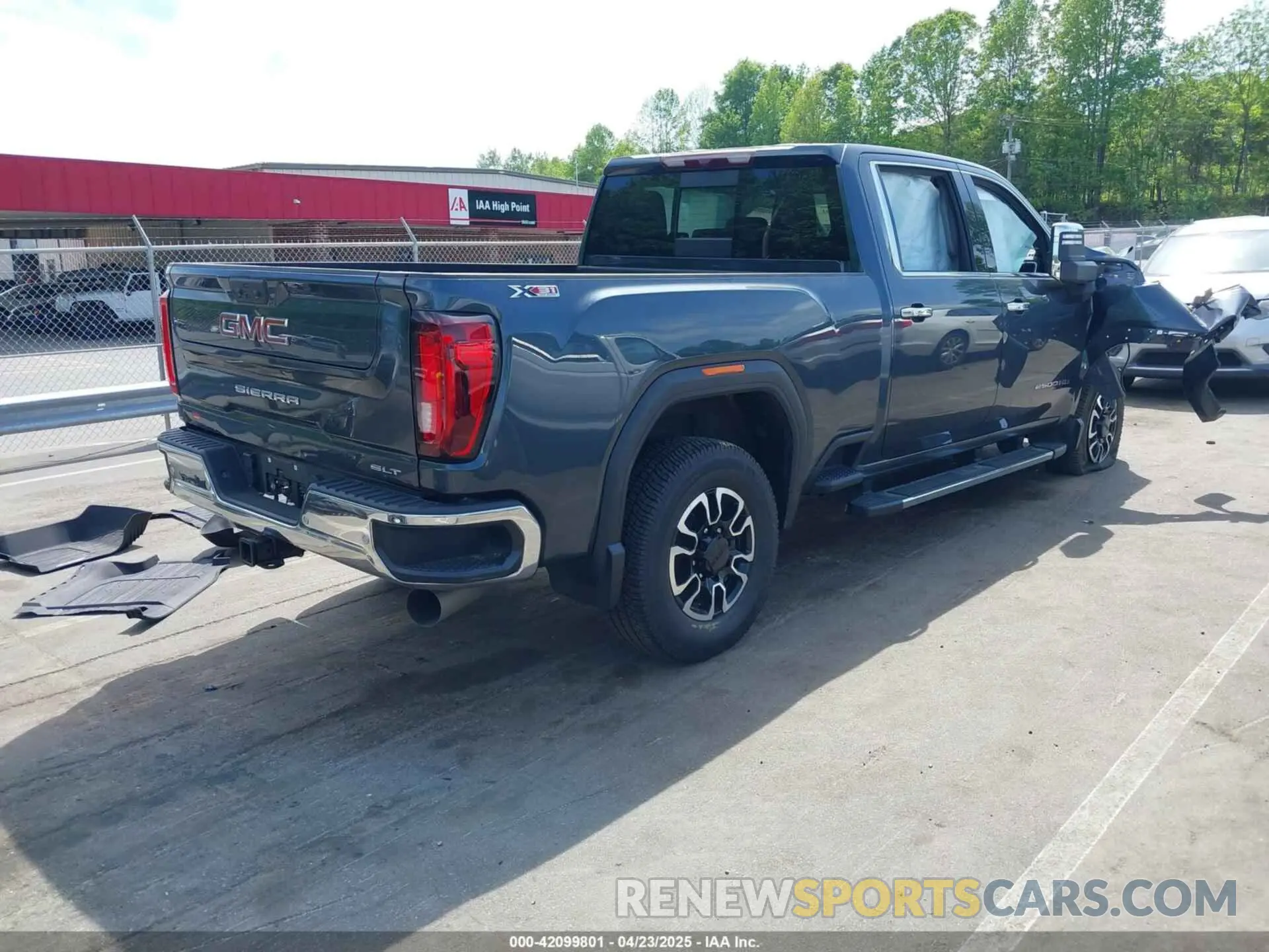 4 Photograph of a damaged car 1GT19NEY0LF137771 GMC SIERRA 2500HD 2020