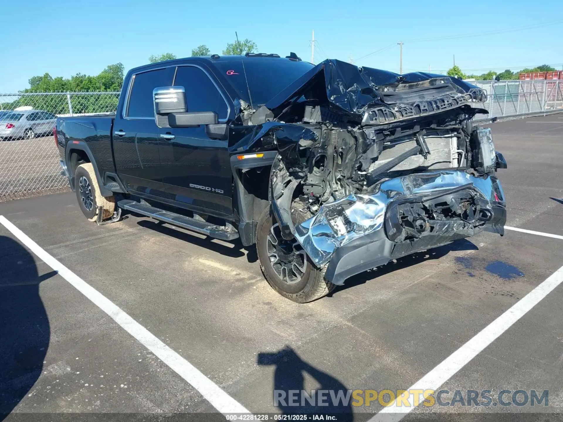 1 Photograph of a damaged car 1GT19NEY2LF129994 GMC SIERRA 2500HD 2020