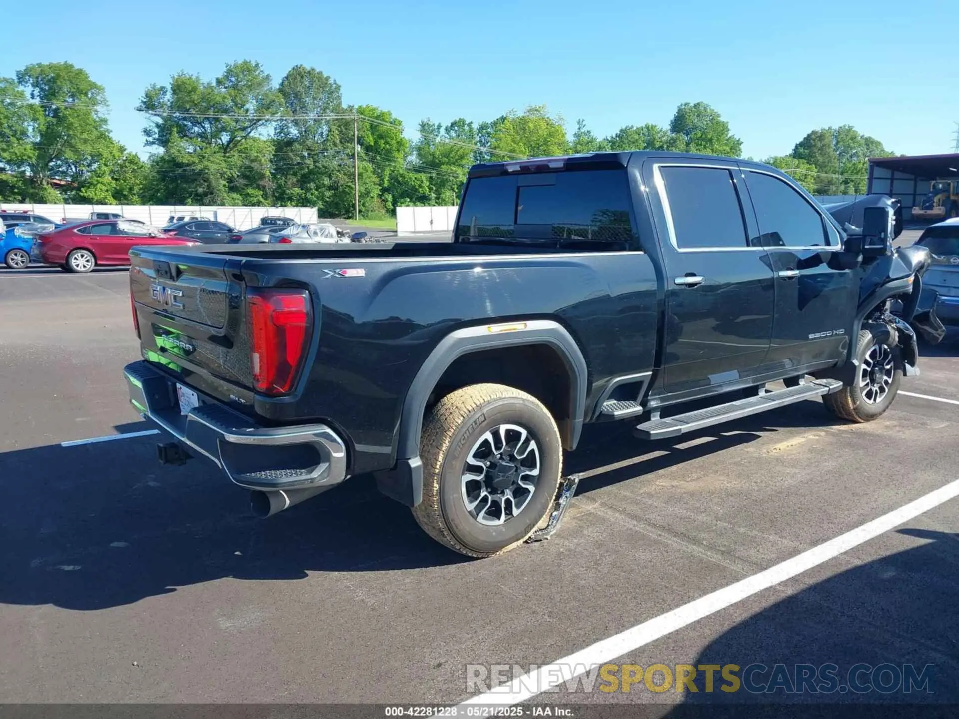 4 Photograph of a damaged car 1GT19NEY2LF129994 GMC SIERRA 2500HD 2020