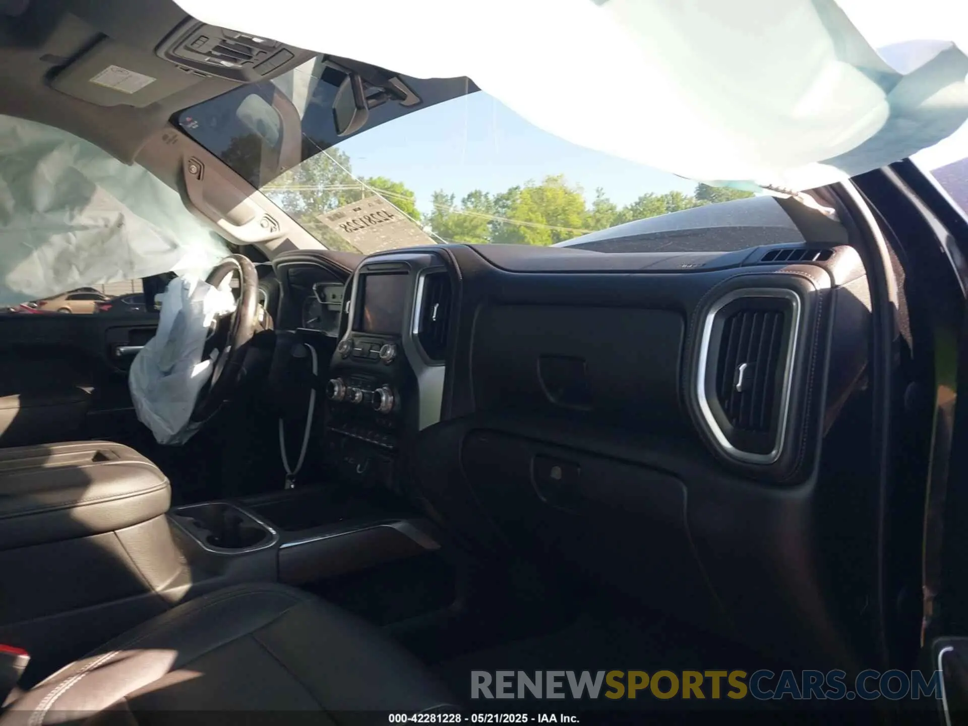 5 Photograph of a damaged car 1GT19NEY2LF129994 GMC SIERRA 2500HD 2020