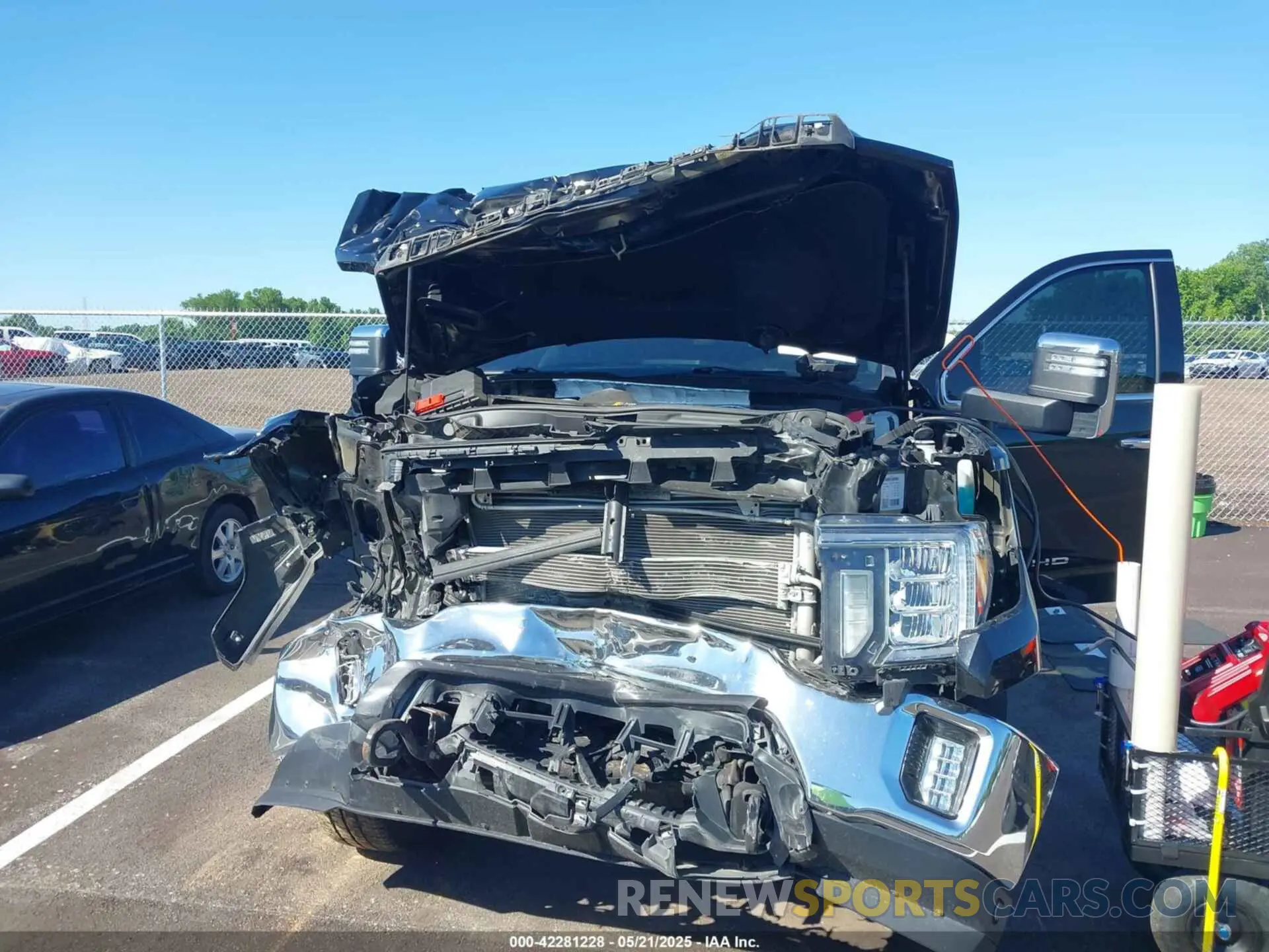 6 Photograph of a damaged car 1GT19NEY2LF129994 GMC SIERRA 2500HD 2020