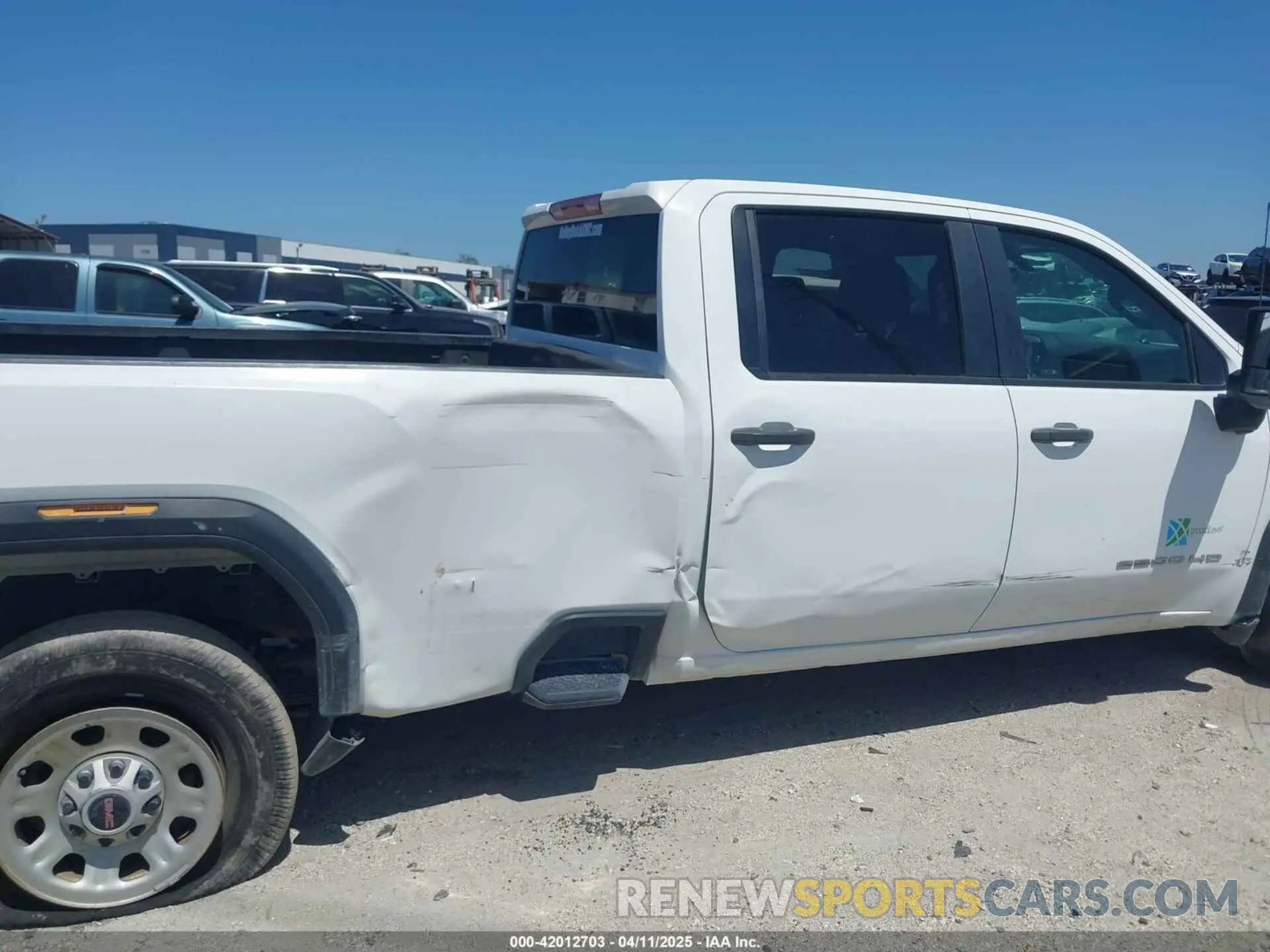 11 Photograph of a damaged car 1GT49LE74LF289111 GMC SIERRA 2500HD 2020