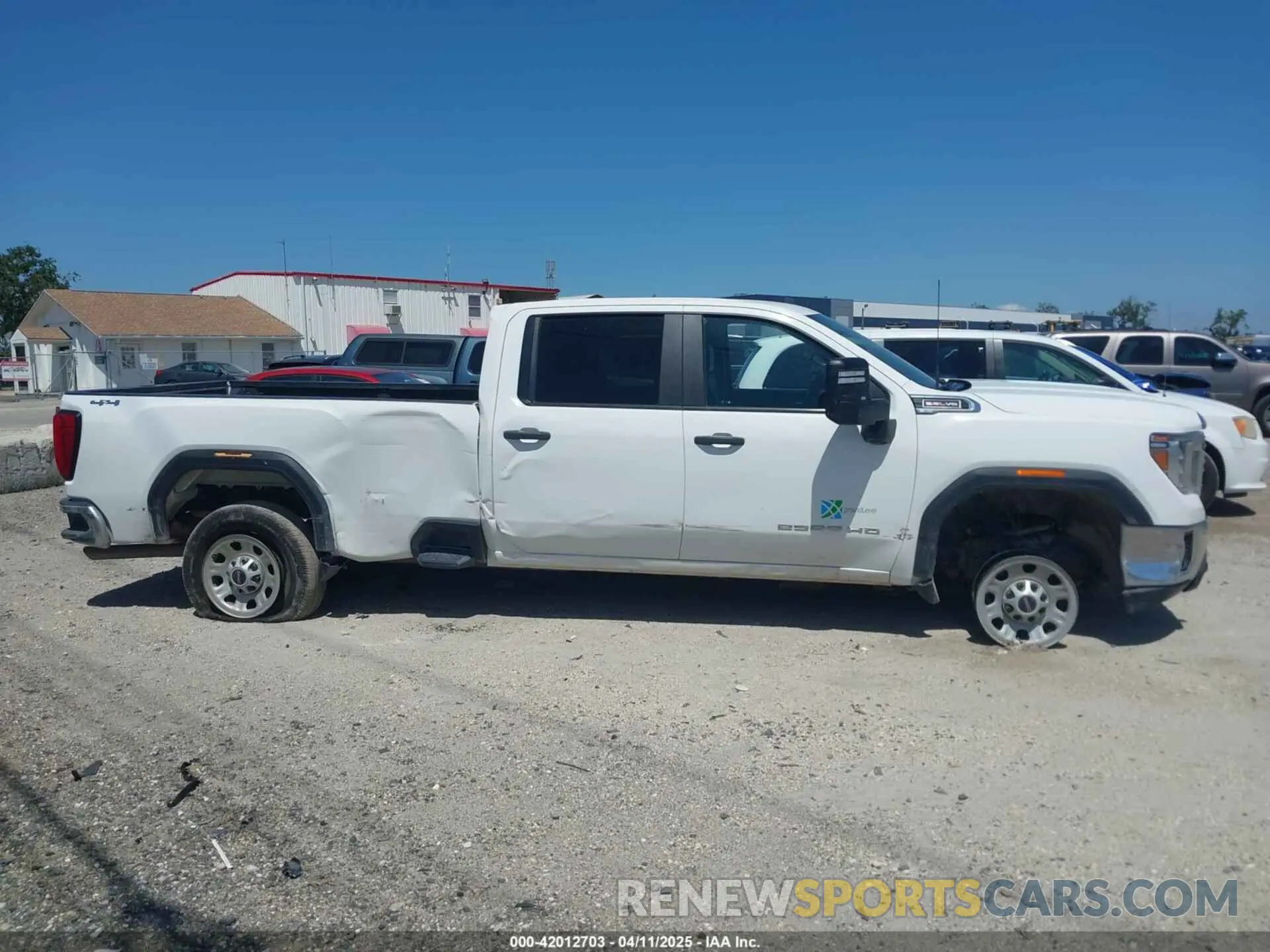 14 Photograph of a damaged car 1GT49LE74LF289111 GMC SIERRA 2500HD 2020