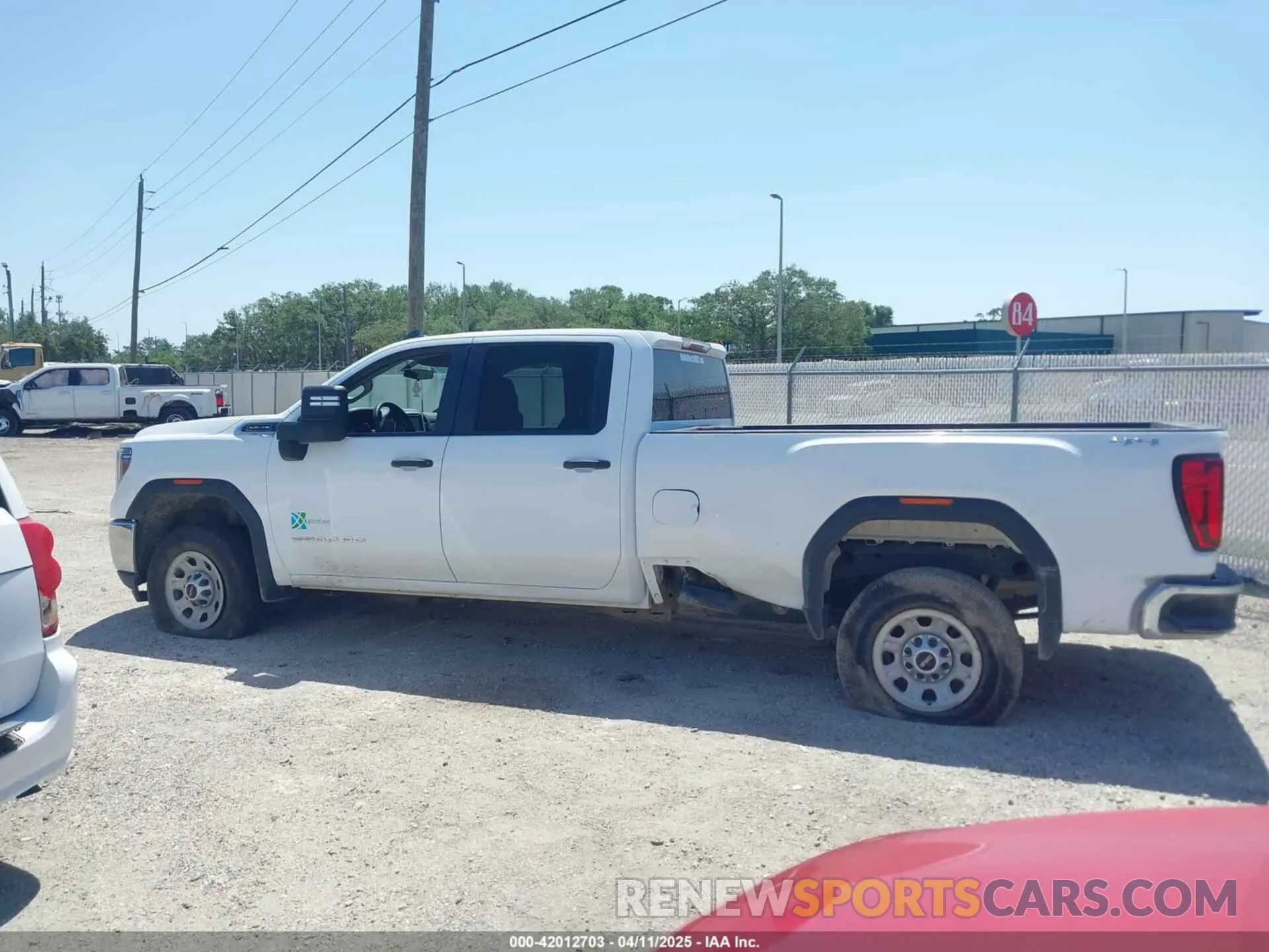 15 Photograph of a damaged car 1GT49LE74LF289111 GMC SIERRA 2500HD 2020