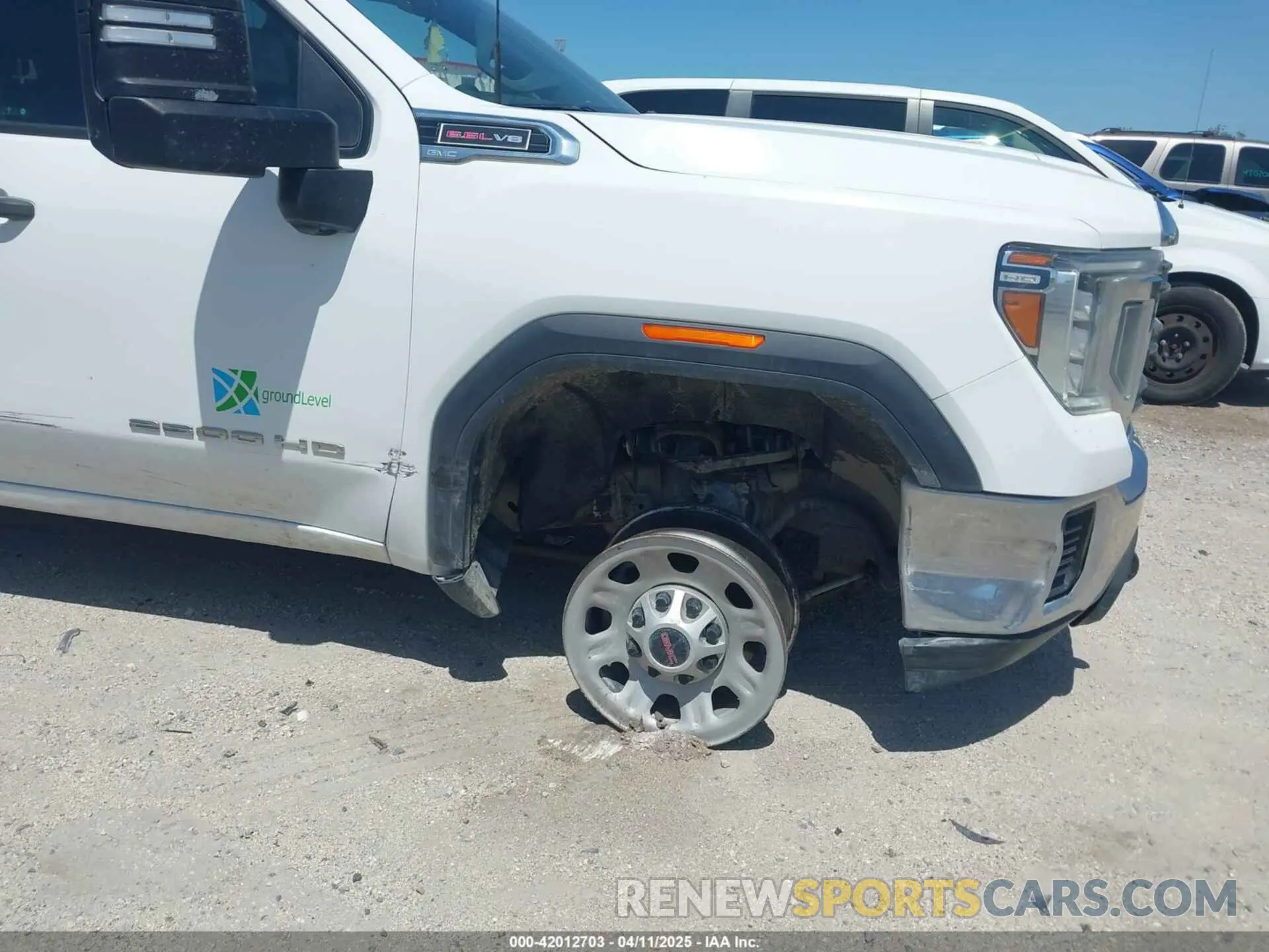 17 Photograph of a damaged car 1GT49LE74LF289111 GMC SIERRA 2500HD 2020