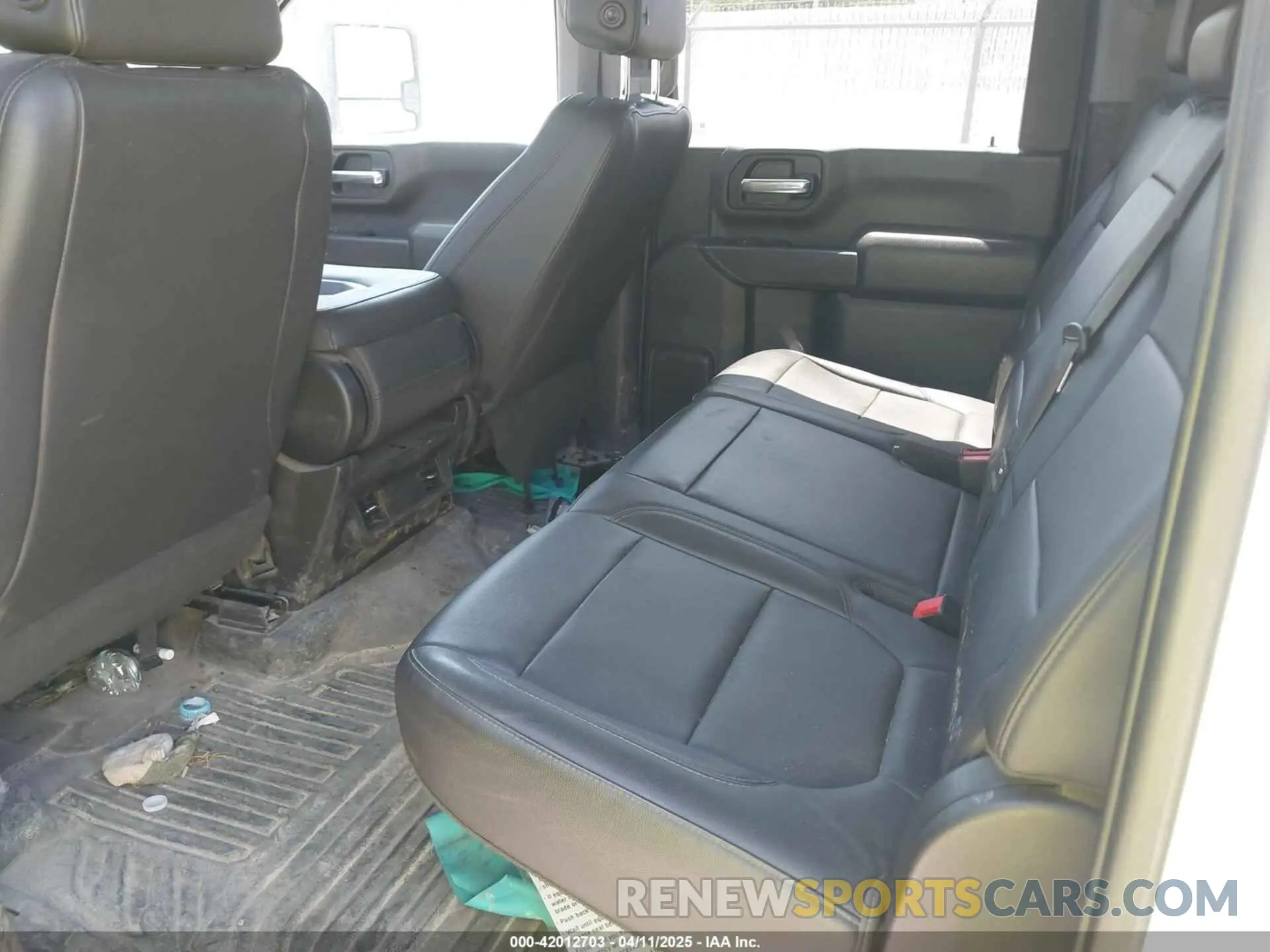 7 Photograph of a damaged car 1GT49LE74LF289111 GMC SIERRA 2500HD 2020
