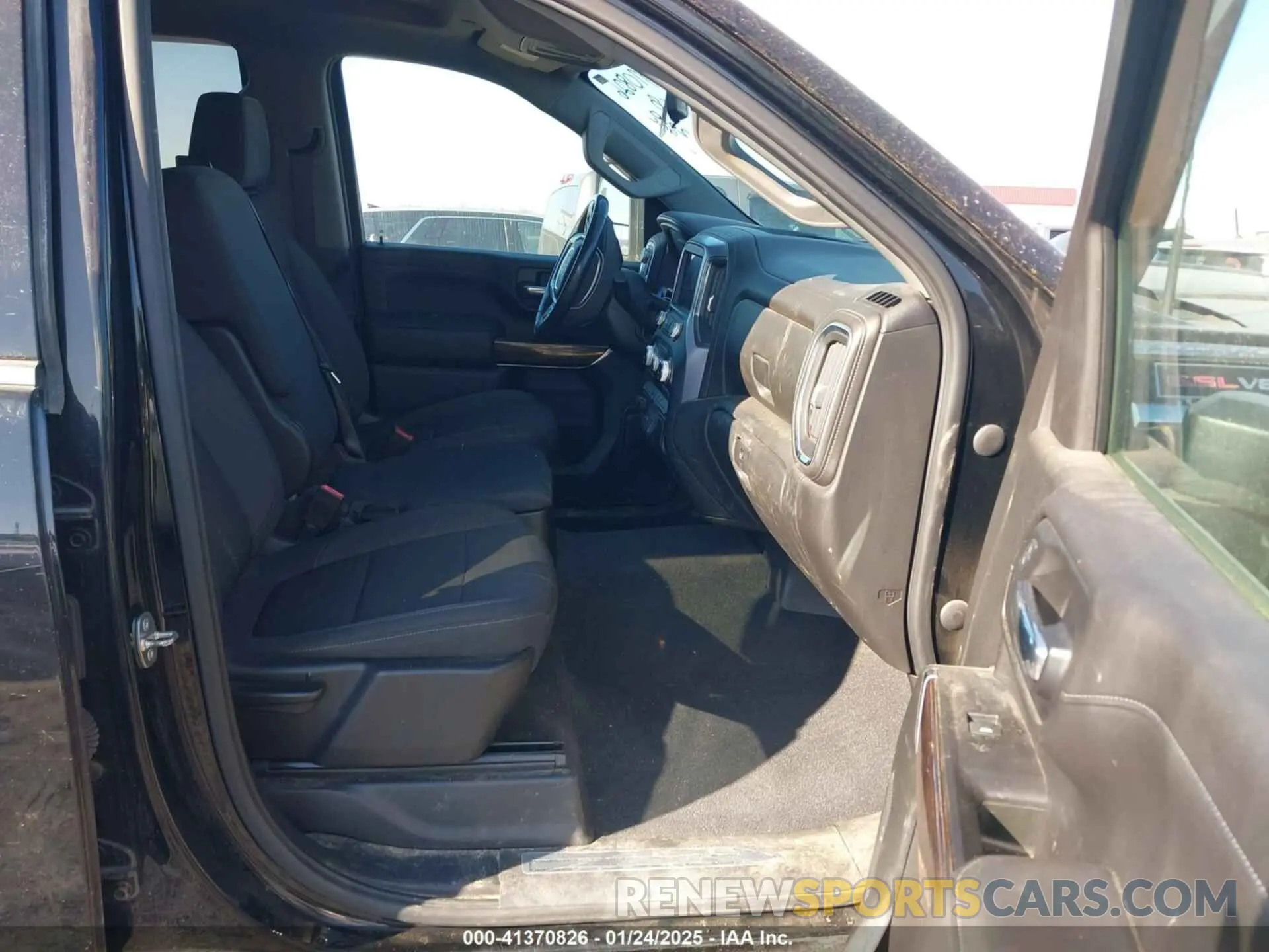 6 Photograph of a damaged car 1GT49ME79LF267529 GMC SIERRA 2500HD 2020