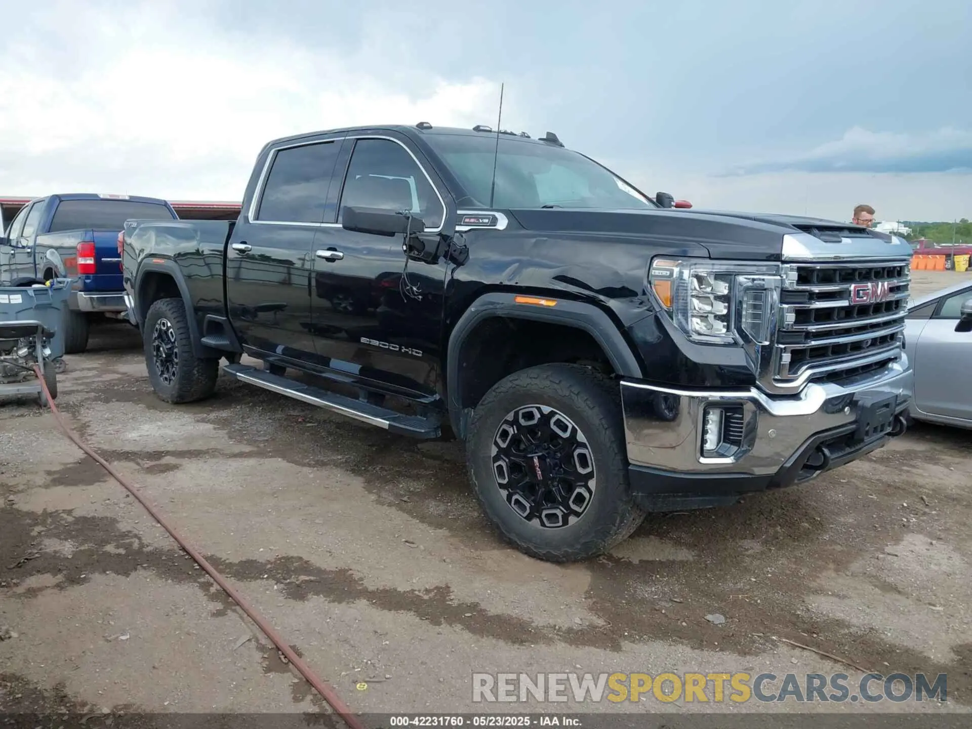 1 Photograph of a damaged car 1GT49NE72LF136576 GMC SIERRA 2500HD 2020
