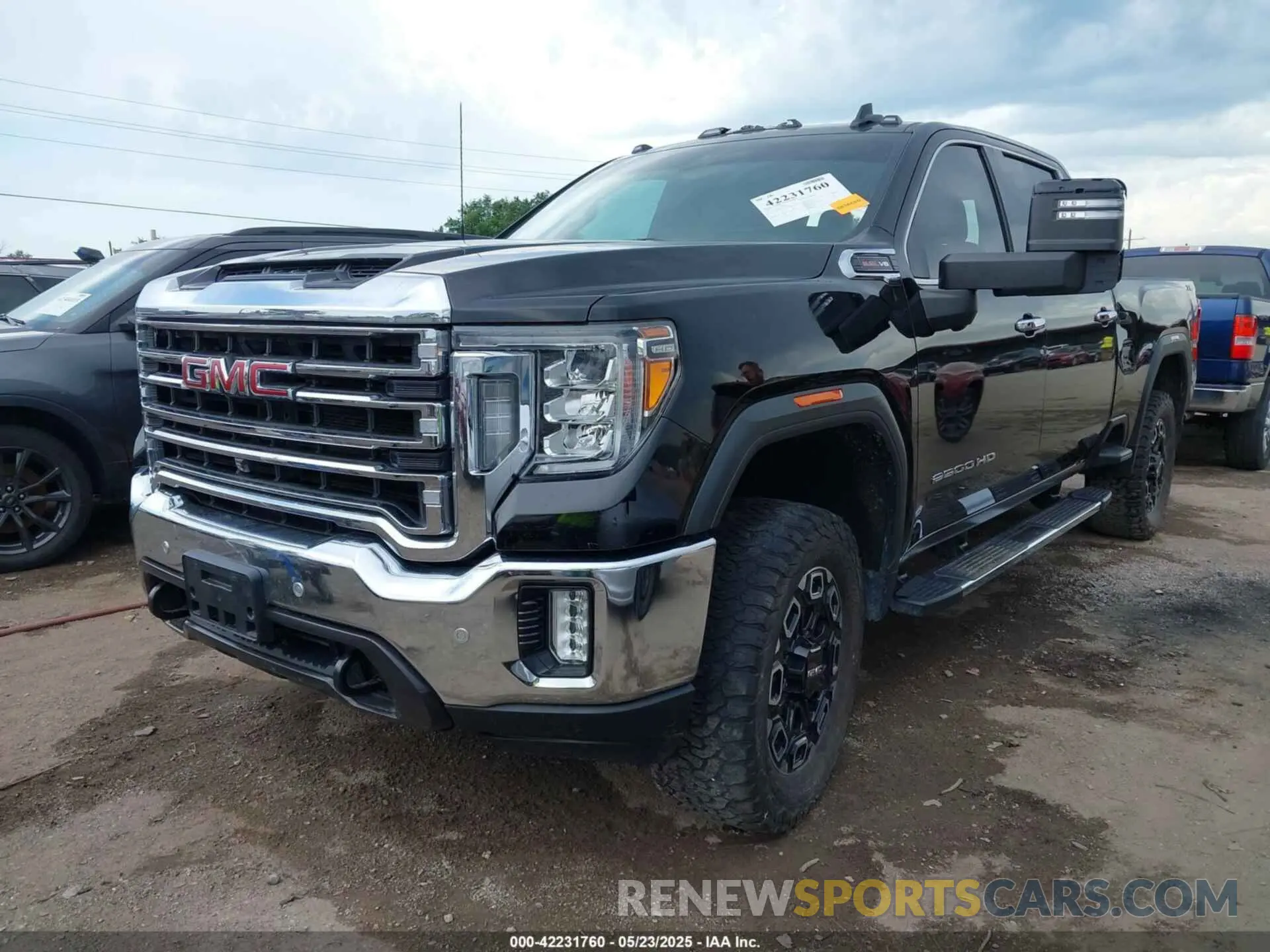 2 Photograph of a damaged car 1GT49NE72LF136576 GMC SIERRA 2500HD 2020