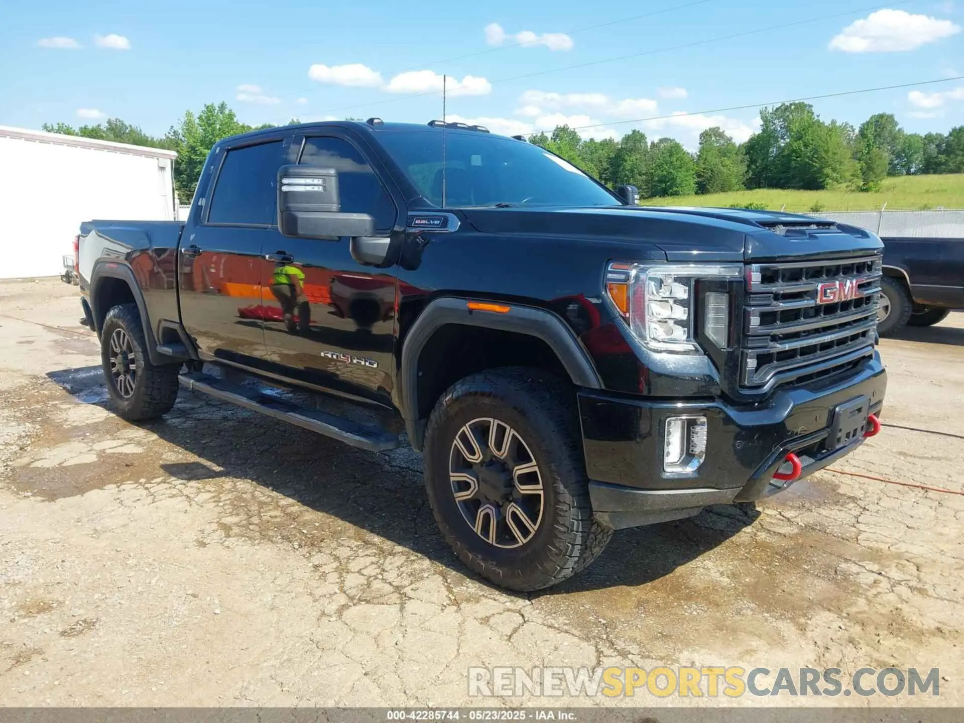 1 Photograph of a damaged car 1GT49PE76LF102717 GMC SIERRA 2500HD 2020