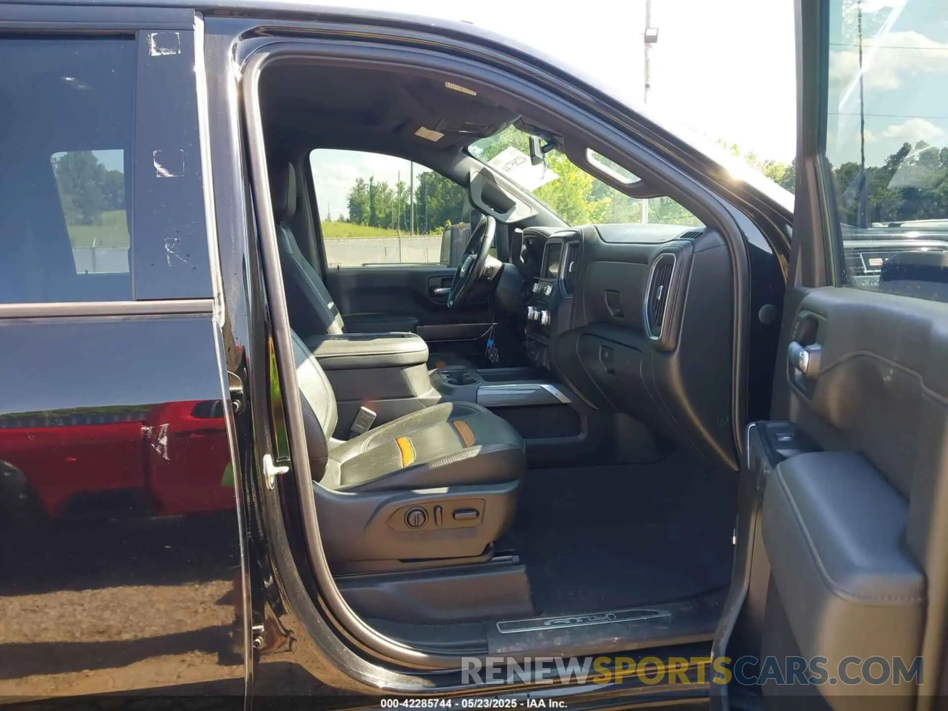 6 Photograph of a damaged car 1GT49PE76LF102717 GMC SIERRA 2500HD 2020