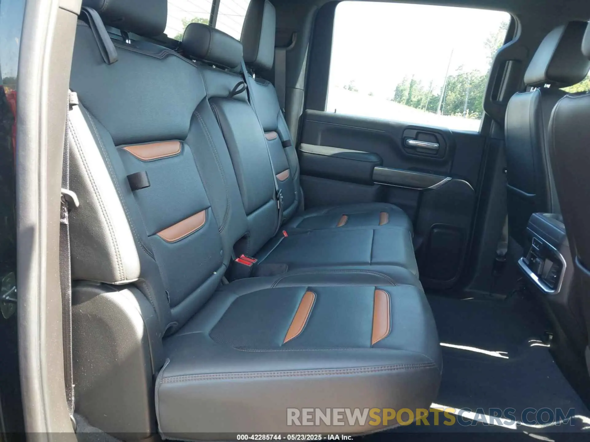 7 Photograph of a damaged car 1GT49PE76LF102717 GMC SIERRA 2500HD 2020