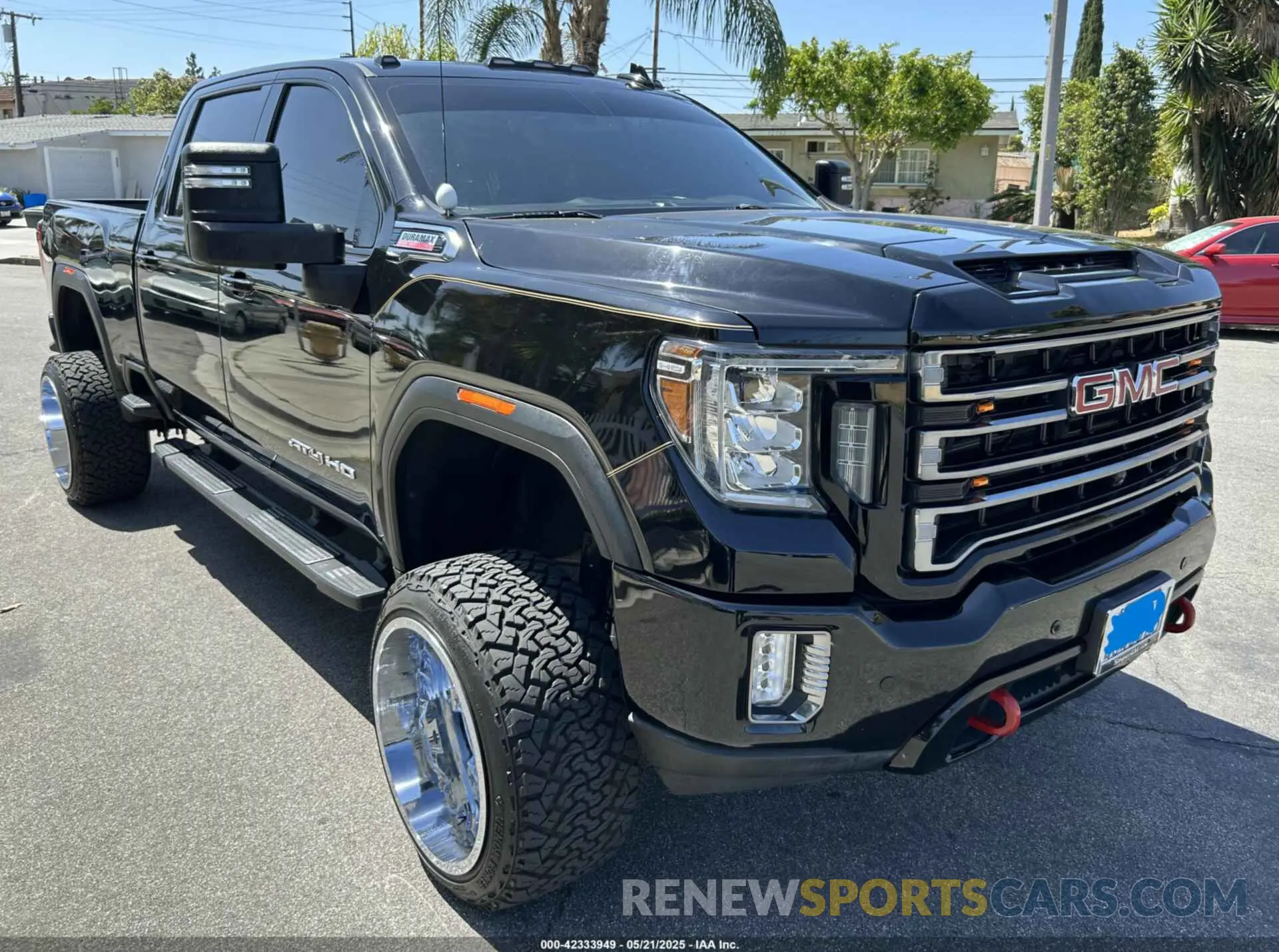 1 Photograph of a damaged car 1GT49PEY4LF160222 GMC SIERRA 2500HD 2020