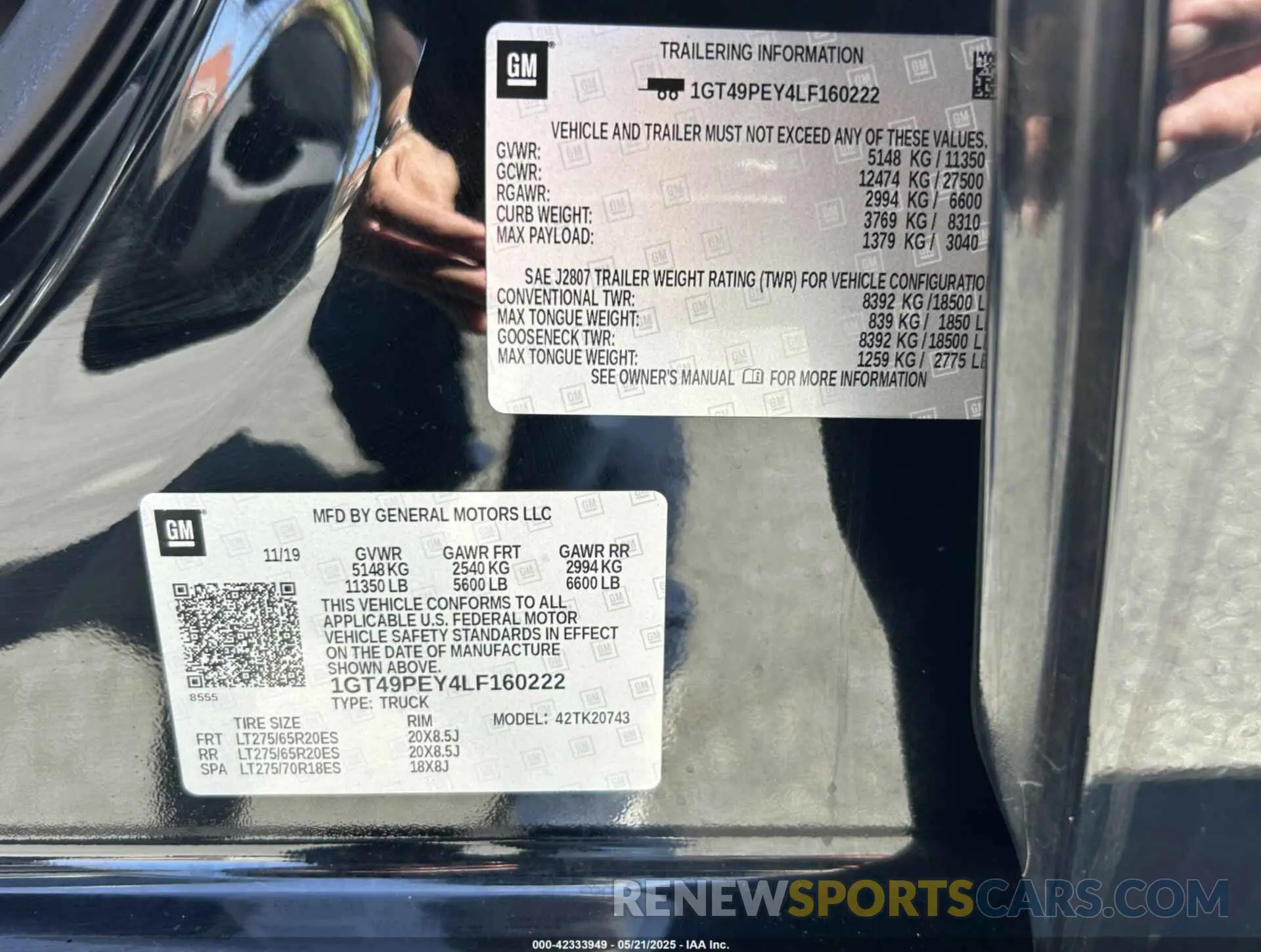 9 Photograph of a damaged car 1GT49PEY4LF160222 GMC SIERRA 2500HD 2020