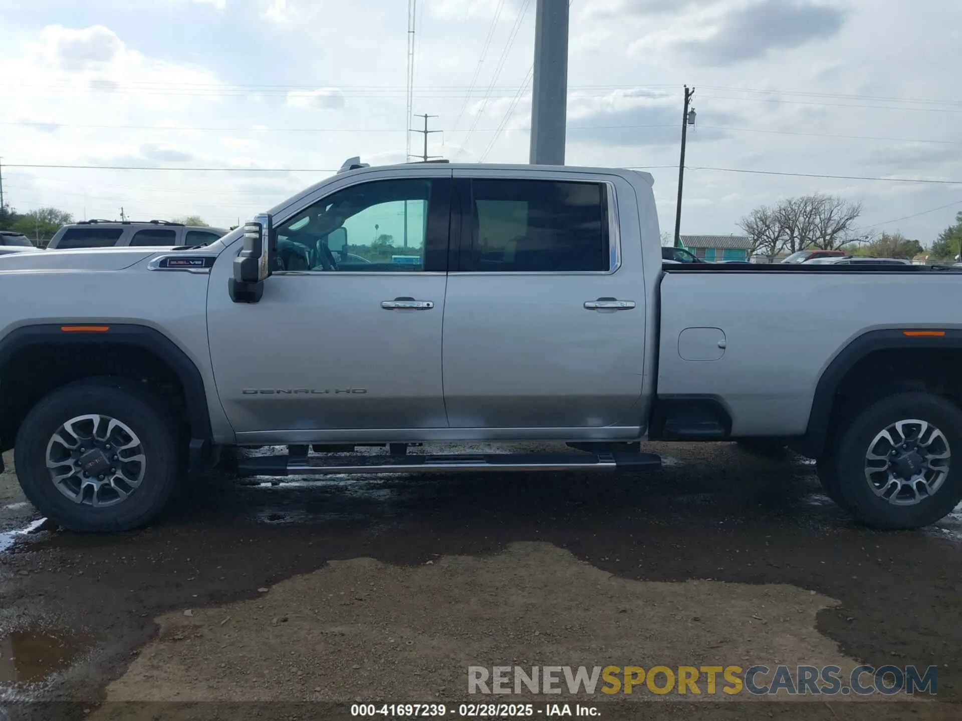 13 Photograph of a damaged car 1GT49RE76LF188395 GMC SIERRA 2500HD 2020