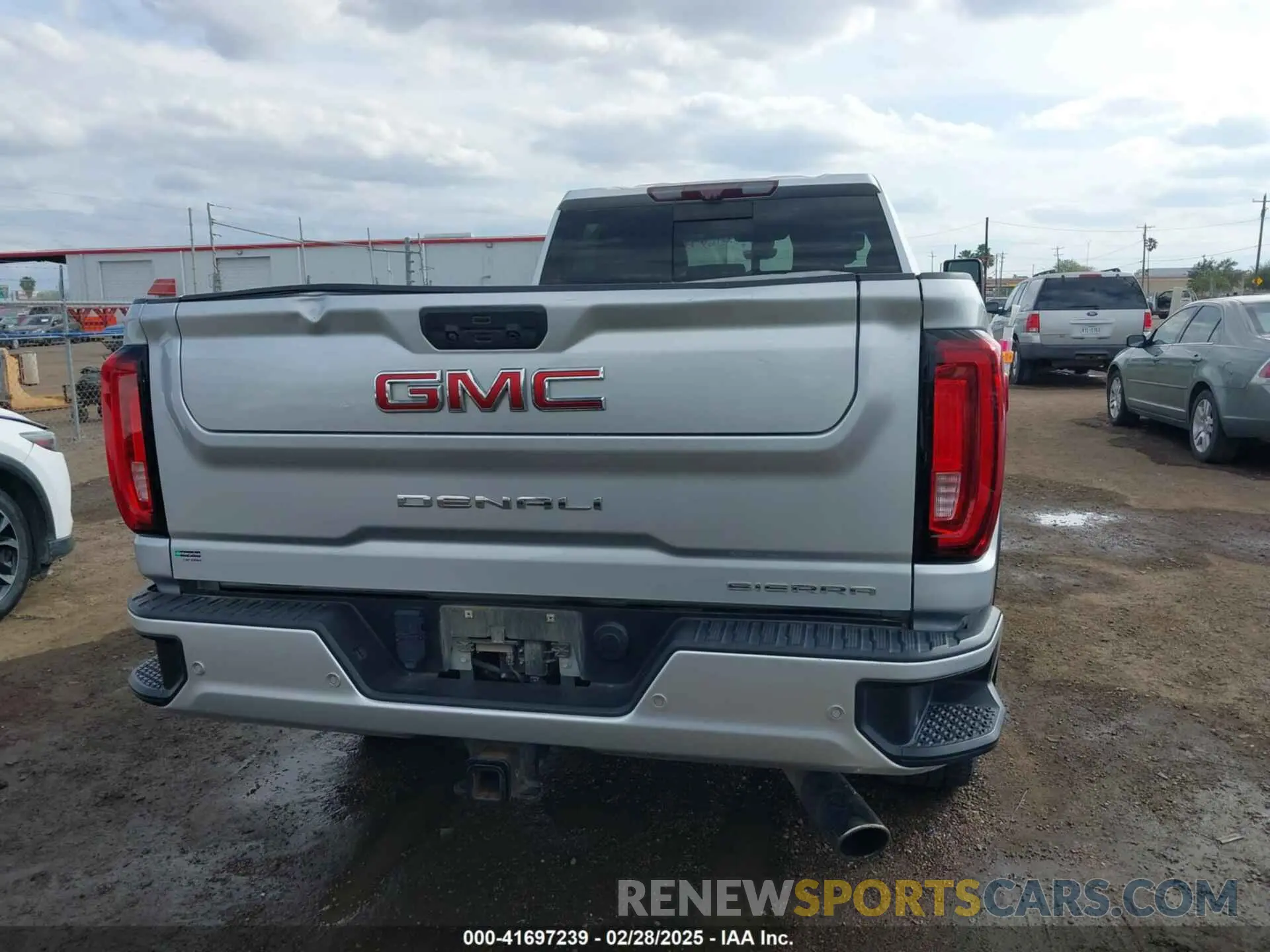 14 Photograph of a damaged car 1GT49RE76LF188395 GMC SIERRA 2500HD 2020