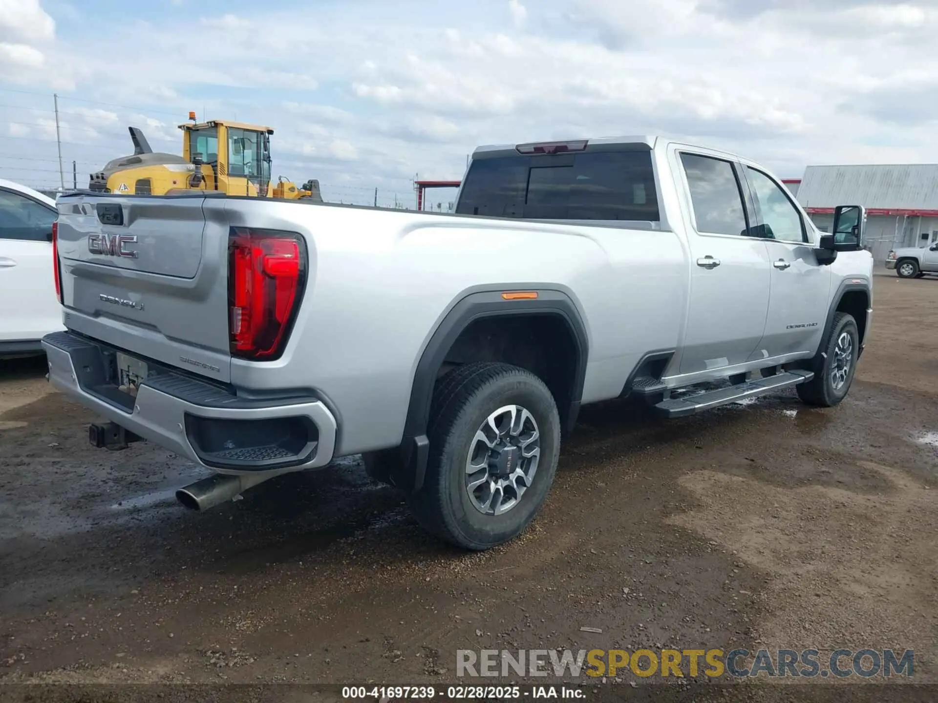 4 Photograph of a damaged car 1GT49RE76LF188395 GMC SIERRA 2500HD 2020