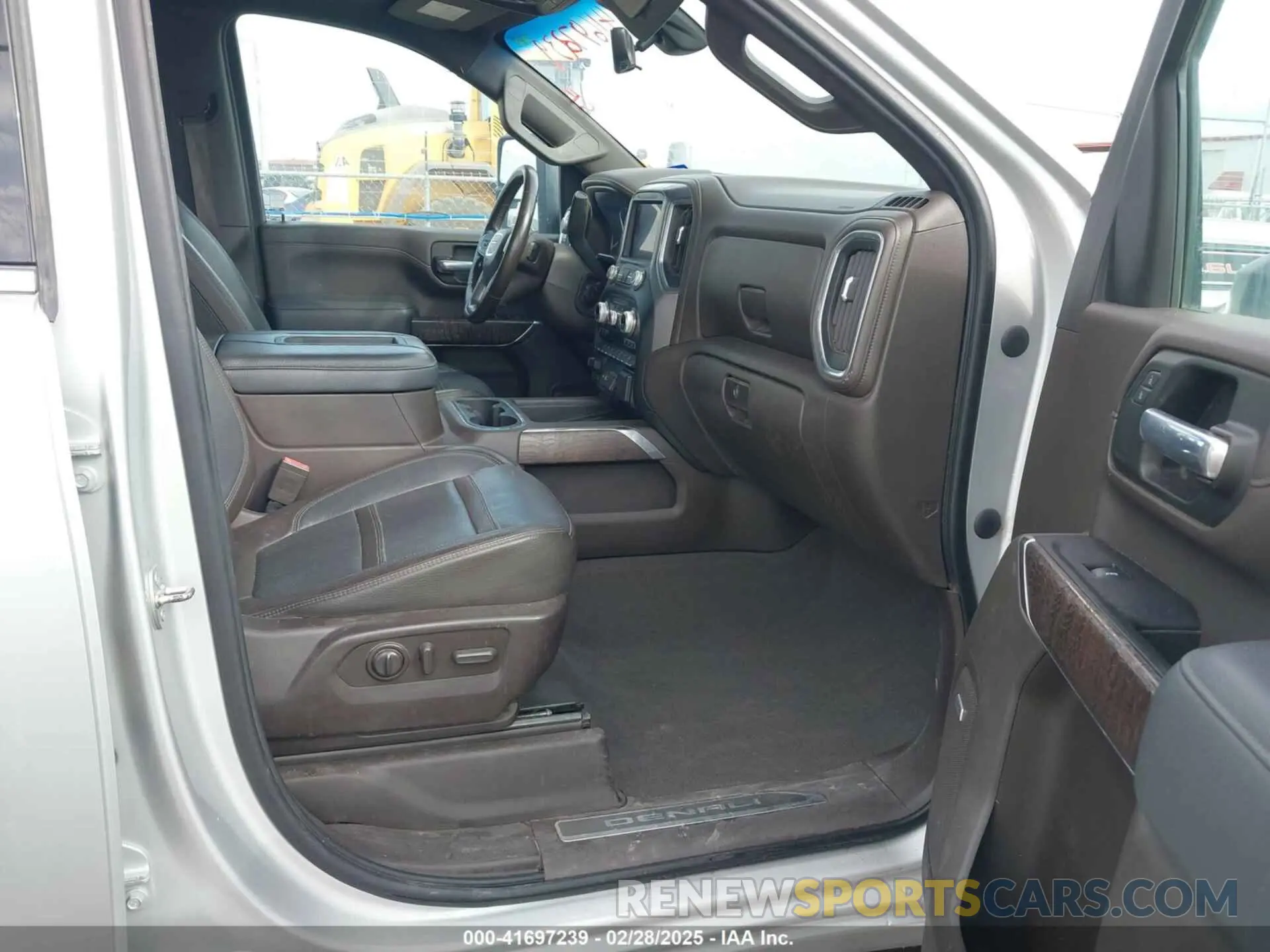 7 Photograph of a damaged car 1GT49RE76LF188395 GMC SIERRA 2500HD 2020