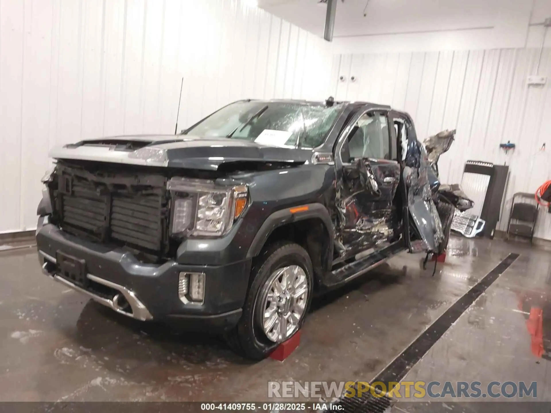 2 Photograph of a damaged car 1GT49RE79LF222913 GMC SIERRA 2500HD 2020