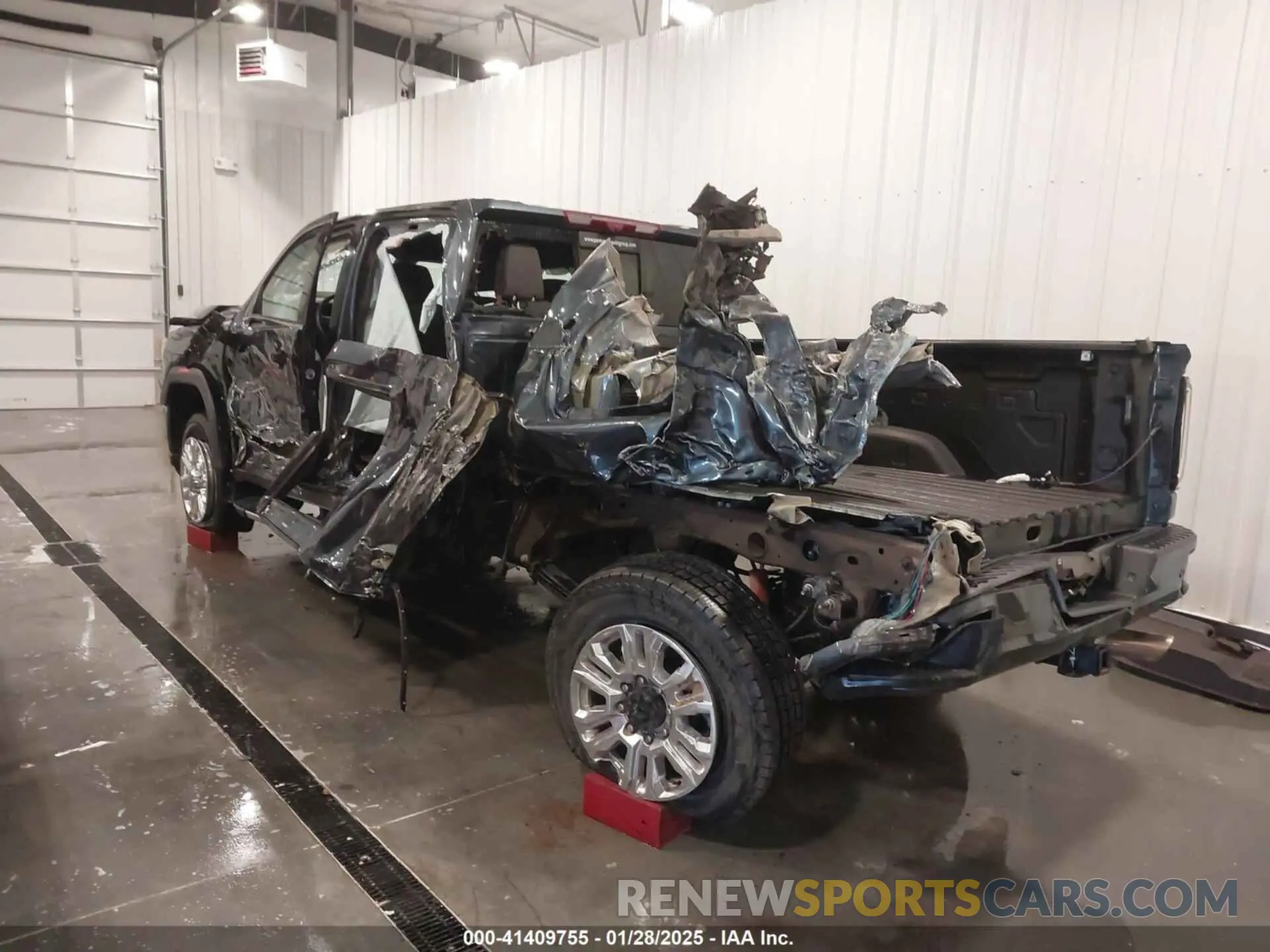 3 Photograph of a damaged car 1GT49RE79LF222913 GMC SIERRA 2500HD 2020