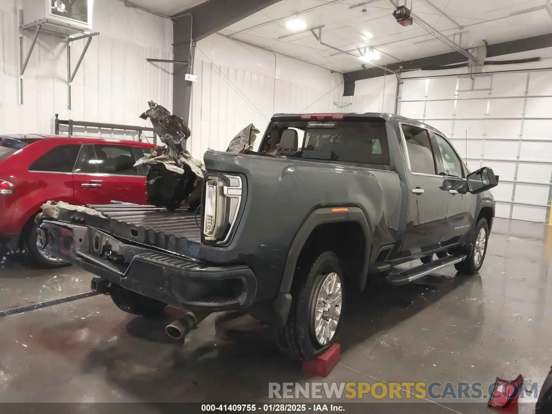 4 Photograph of a damaged car 1GT49RE79LF222913 GMC SIERRA 2500HD 2020