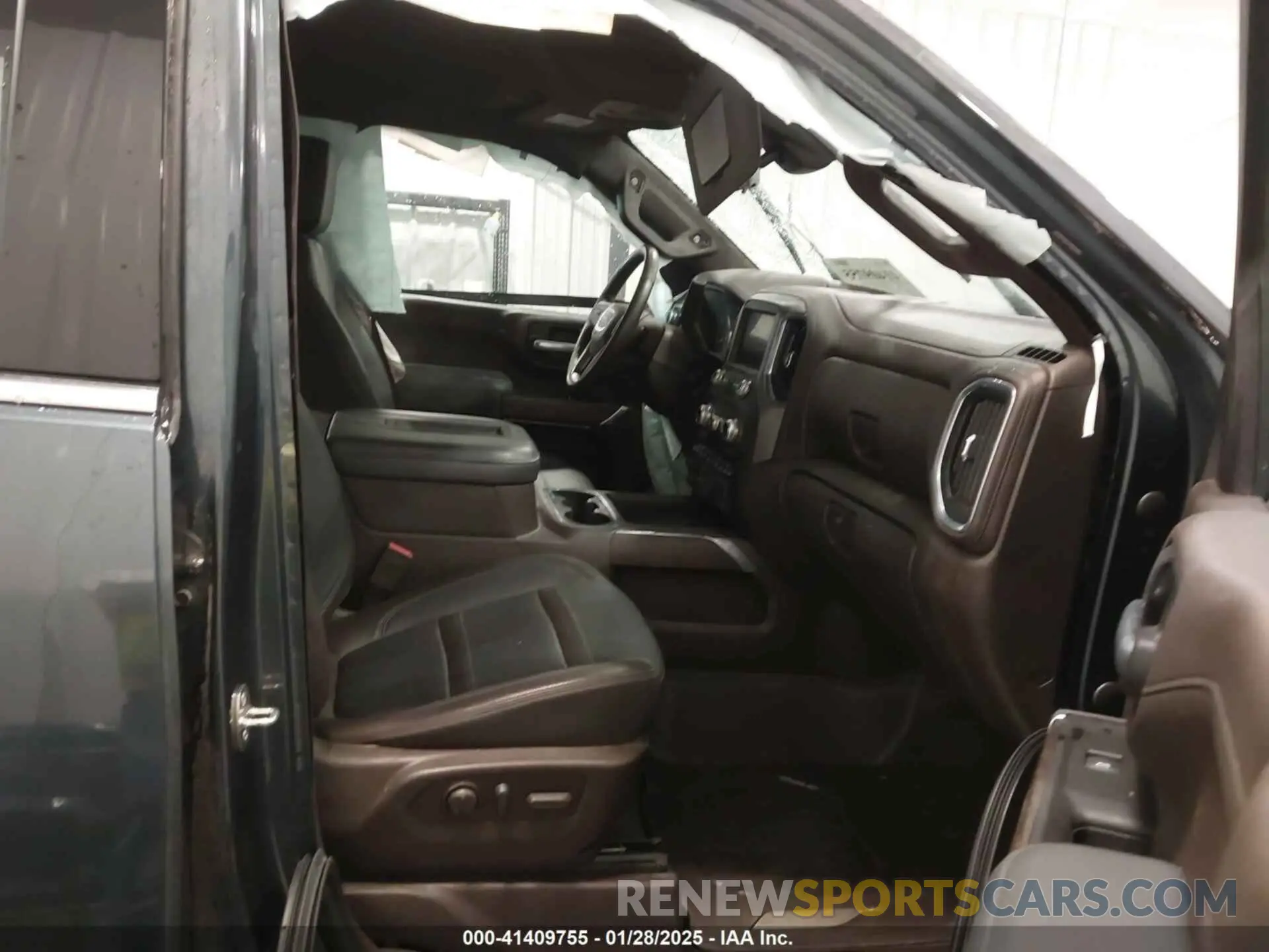 5 Photograph of a damaged car 1GT49RE79LF222913 GMC SIERRA 2500HD 2020