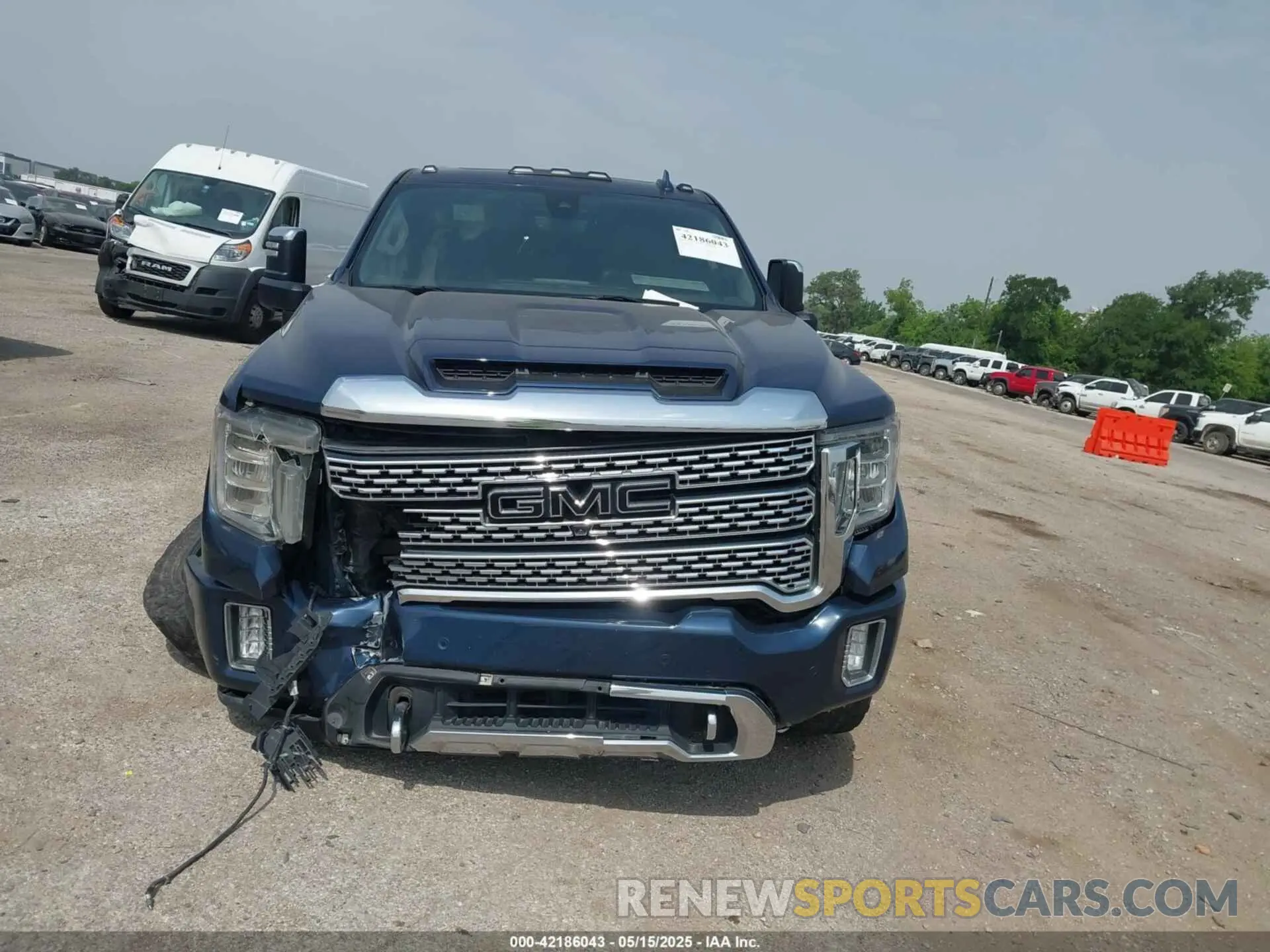 12 Photograph of a damaged car 1GT49RE7XLF322129 GMC SIERRA 2500HD 2020