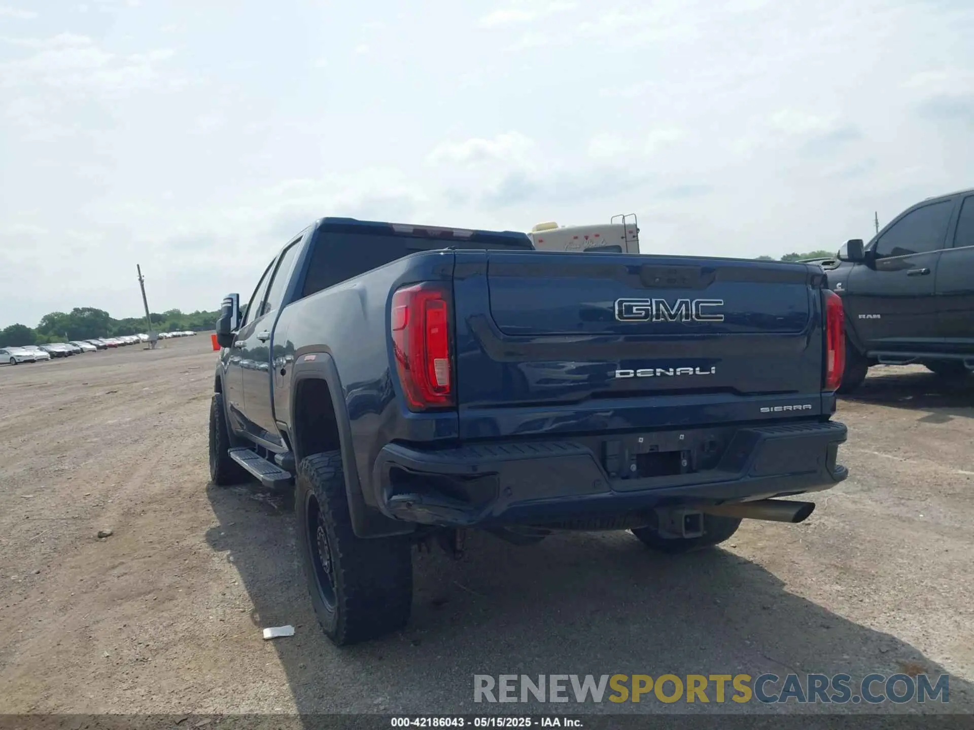 3 Photograph of a damaged car 1GT49RE7XLF322129 GMC SIERRA 2500HD 2020