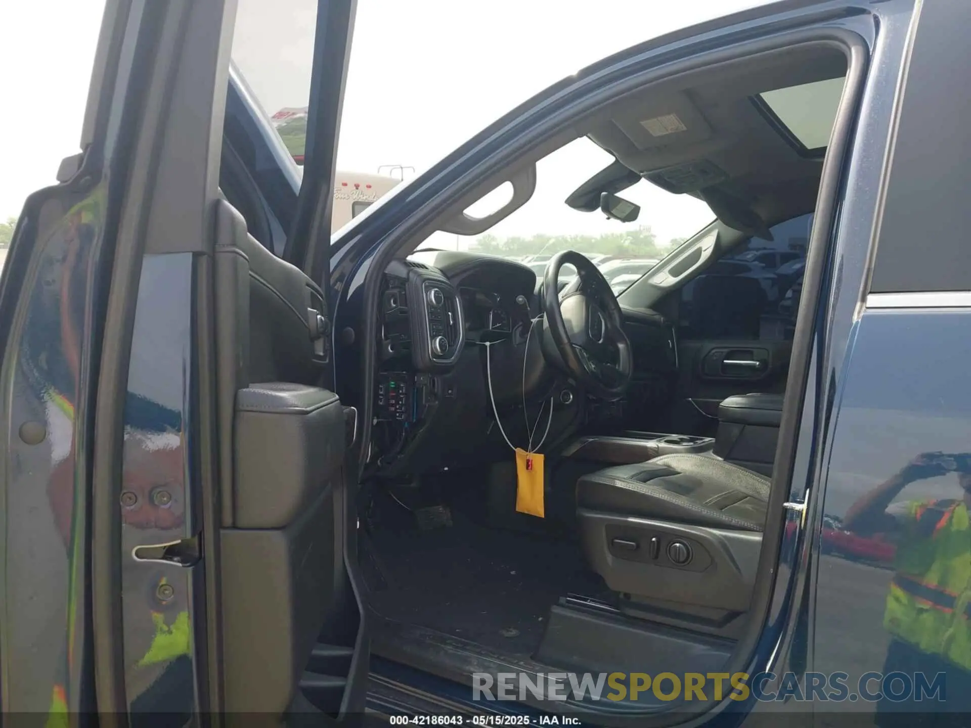 7 Photograph of a damaged car 1GT49RE7XLF322129 GMC SIERRA 2500HD 2020