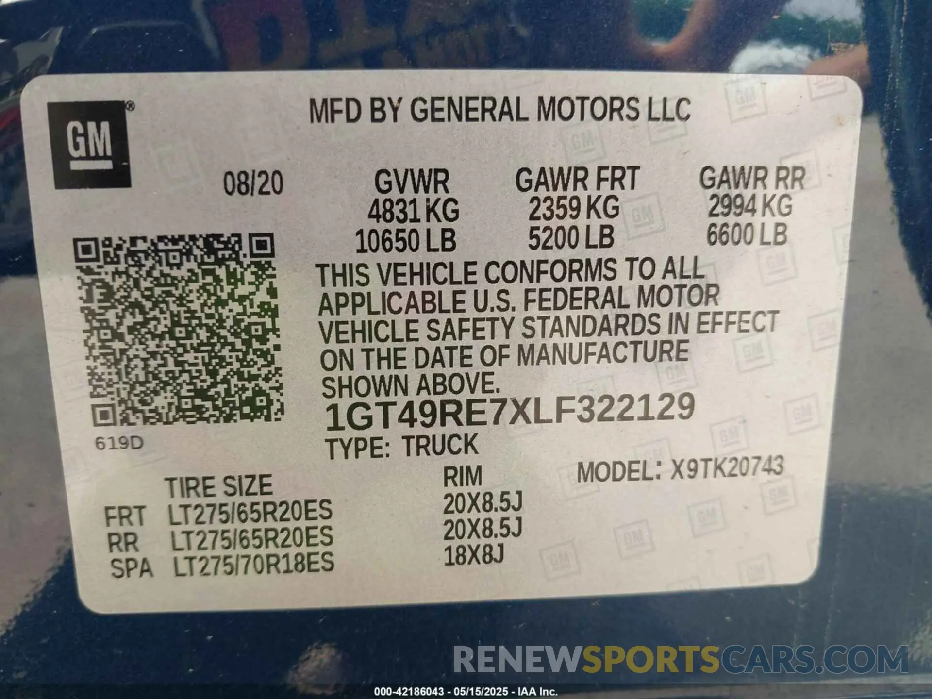 8 Photograph of a damaged car 1GT49RE7XLF322129 GMC SIERRA 2500HD 2020