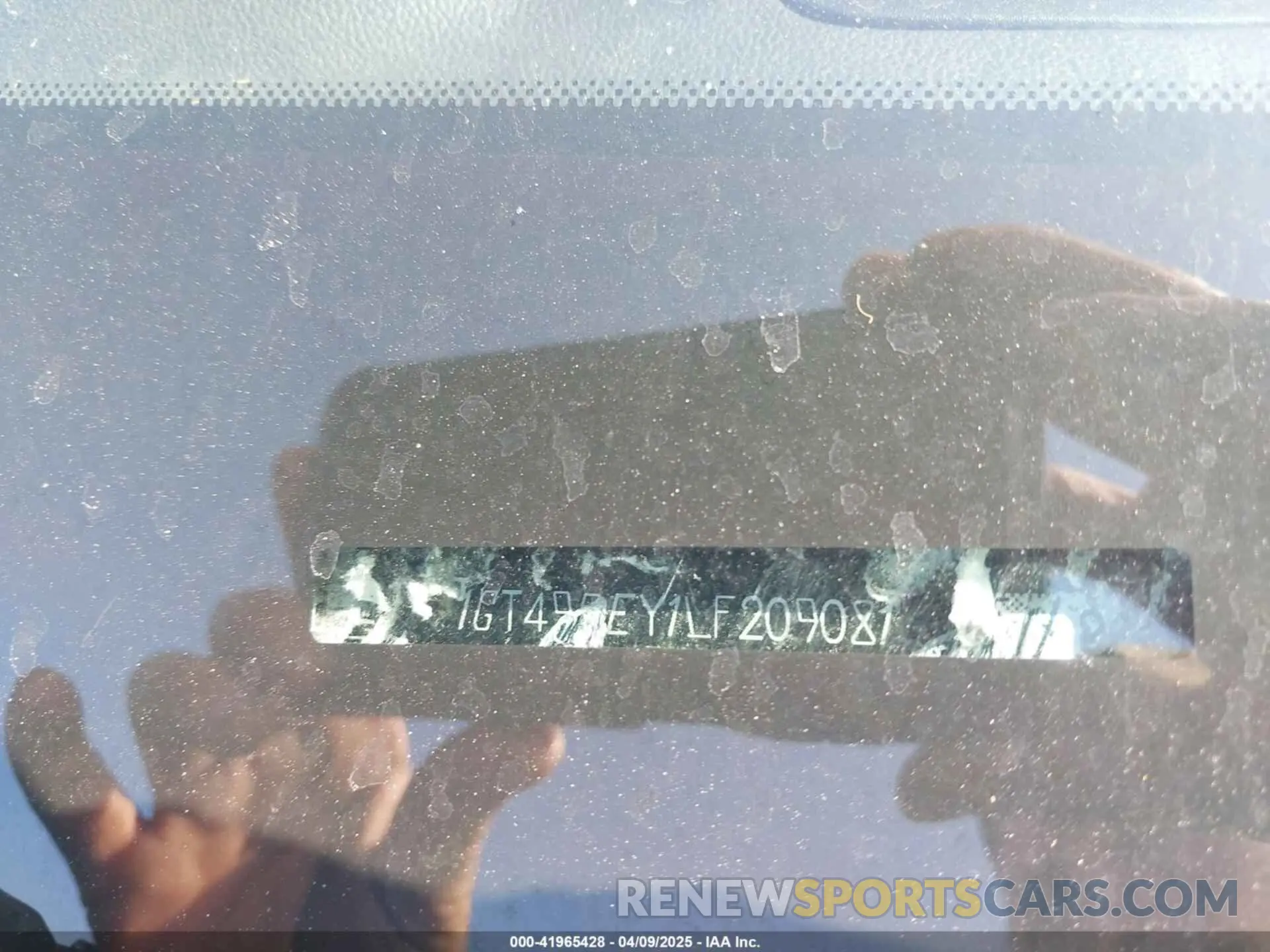8 Photograph of a damaged car 1GT49REY1LF209081 GMC SIERRA 2500HD 2020