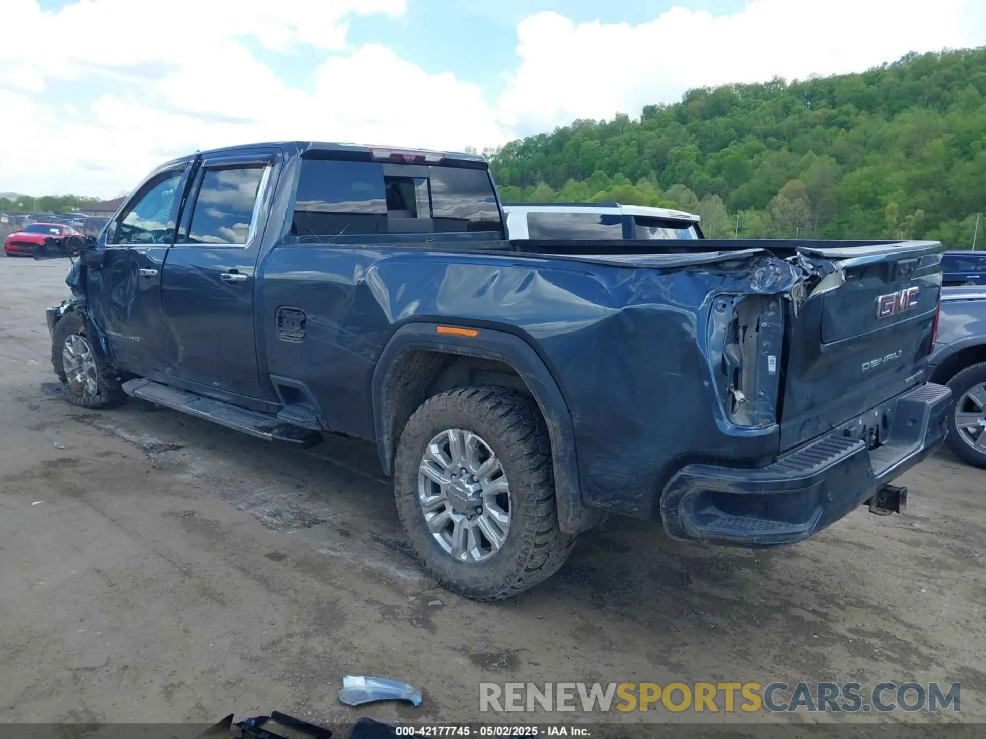 3 Photograph of a damaged car 1GT49REY3LF172728 GMC SIERRA 2500HD 2020