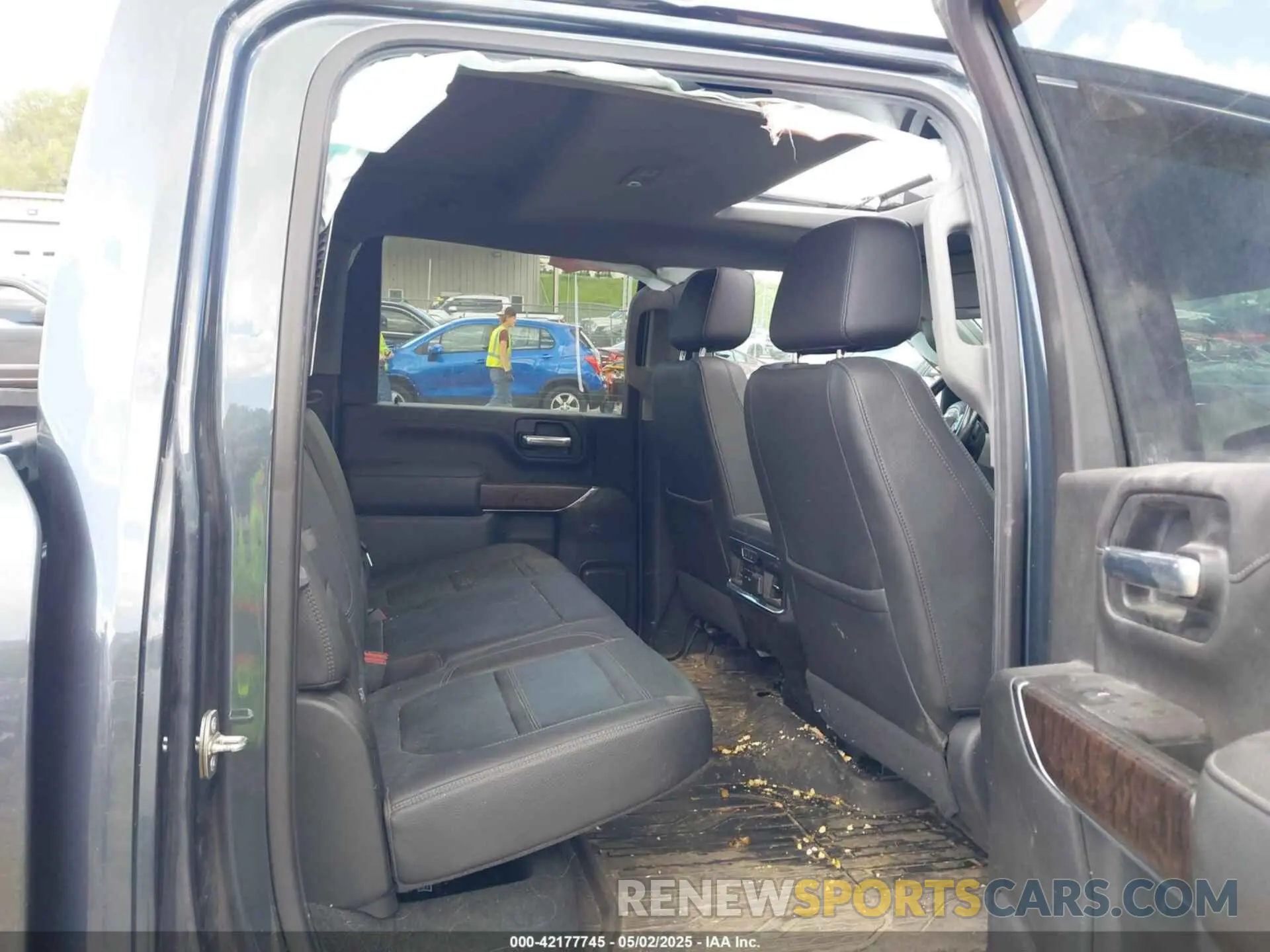 6 Photograph of a damaged car 1GT49REY3LF172728 GMC SIERRA 2500HD 2020
