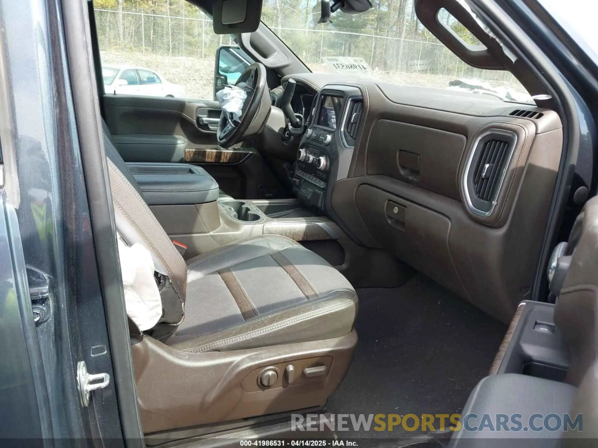 6 Photograph of a damaged car 1GT49REY4LF325794 GMC SIERRA 2500HD 2020