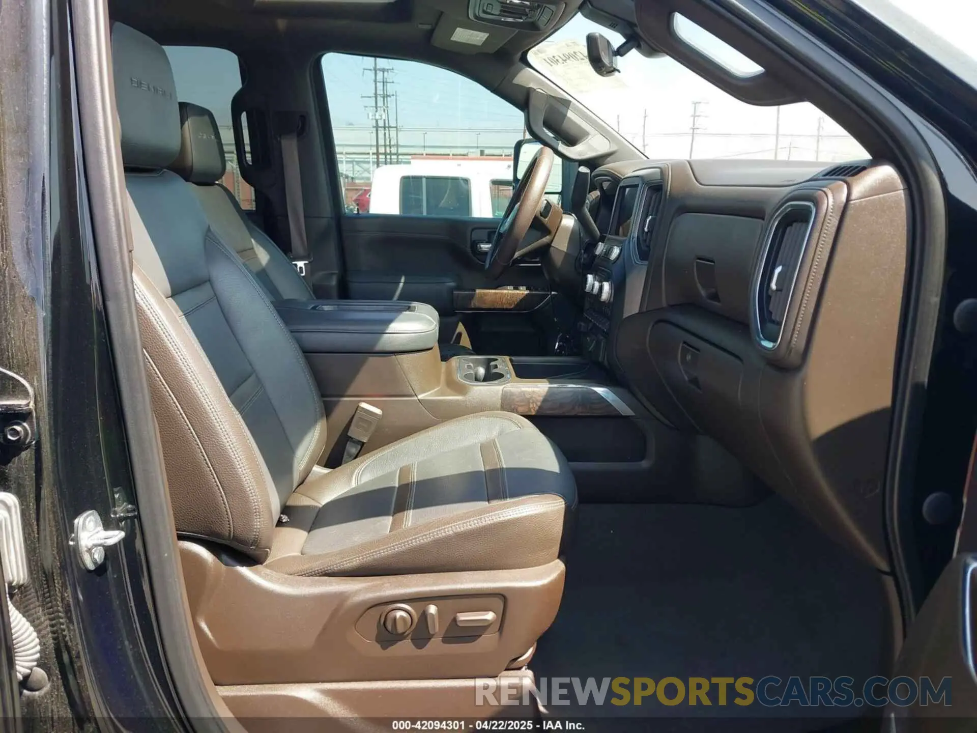 7 Photograph of a damaged car 1GT49REY5LF107153 GMC SIERRA 2500HD 2020