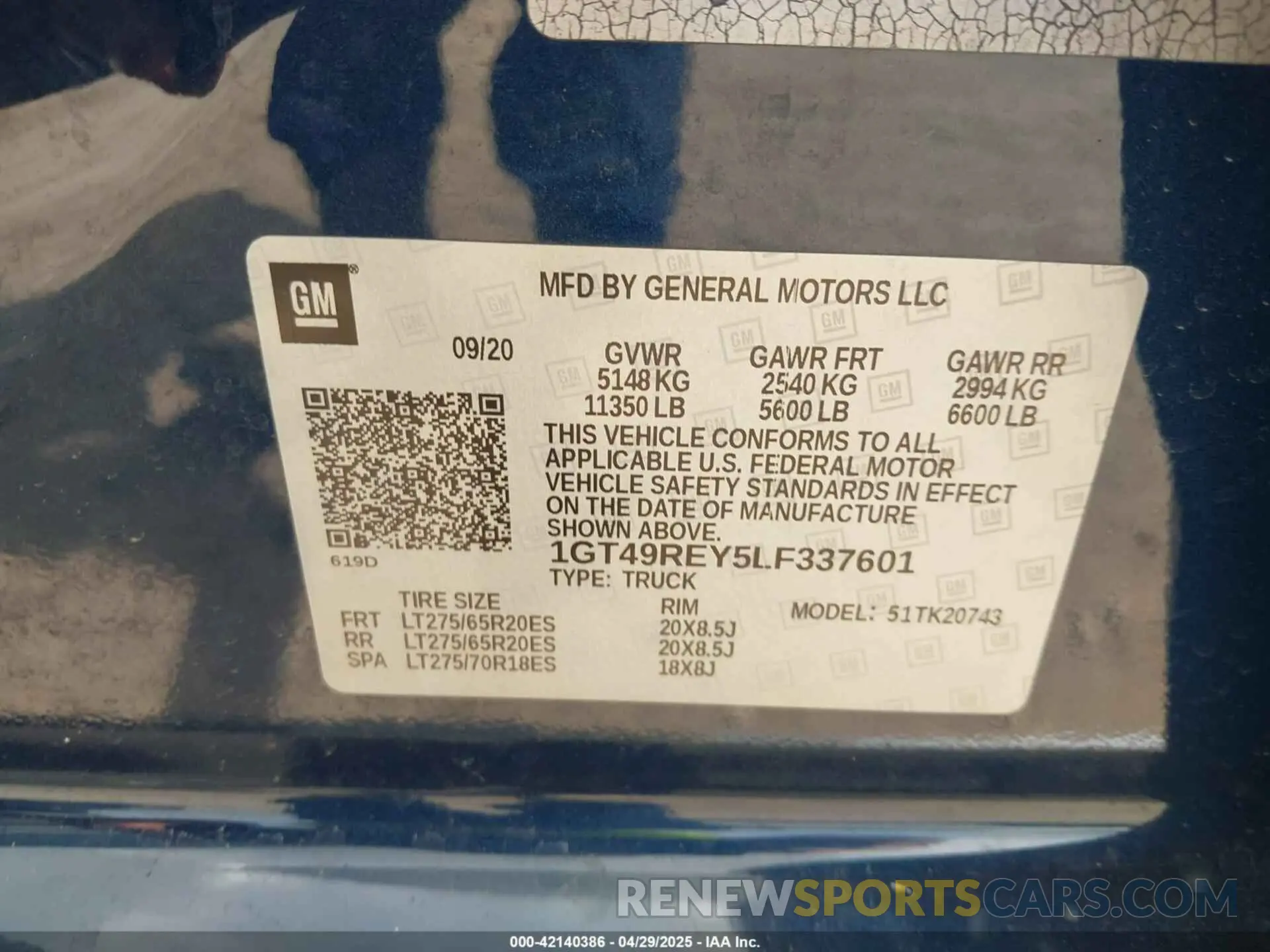 8 Photograph of a damaged car 1GT49REY5LF337601 GMC SIERRA 2500HD 2020