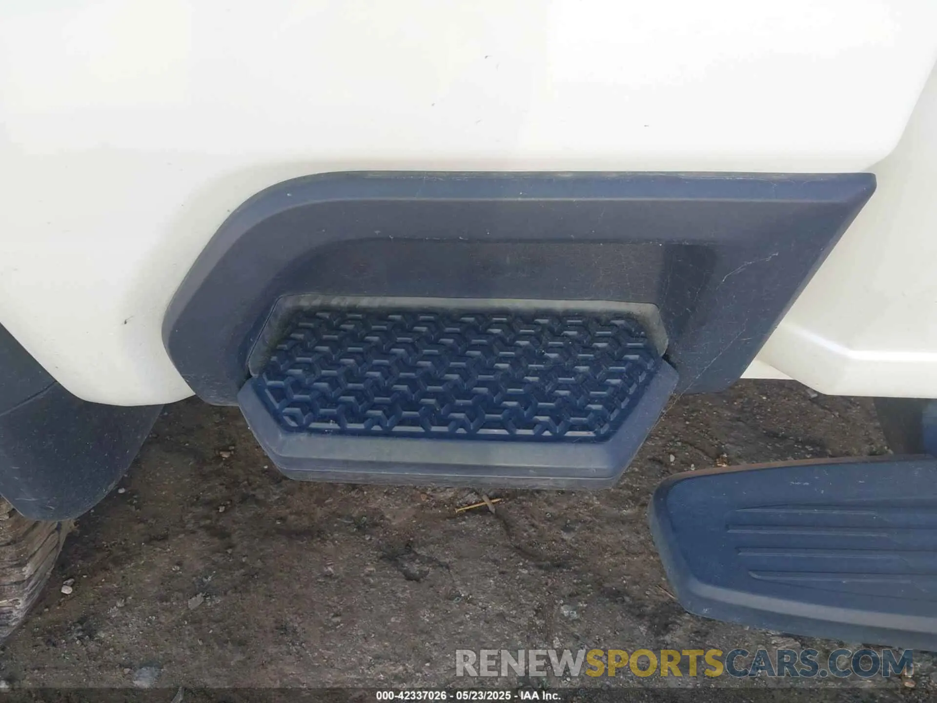13 Photograph of a damaged car 1GT49REY6LF302999 GMC SIERRA 2500HD 2020