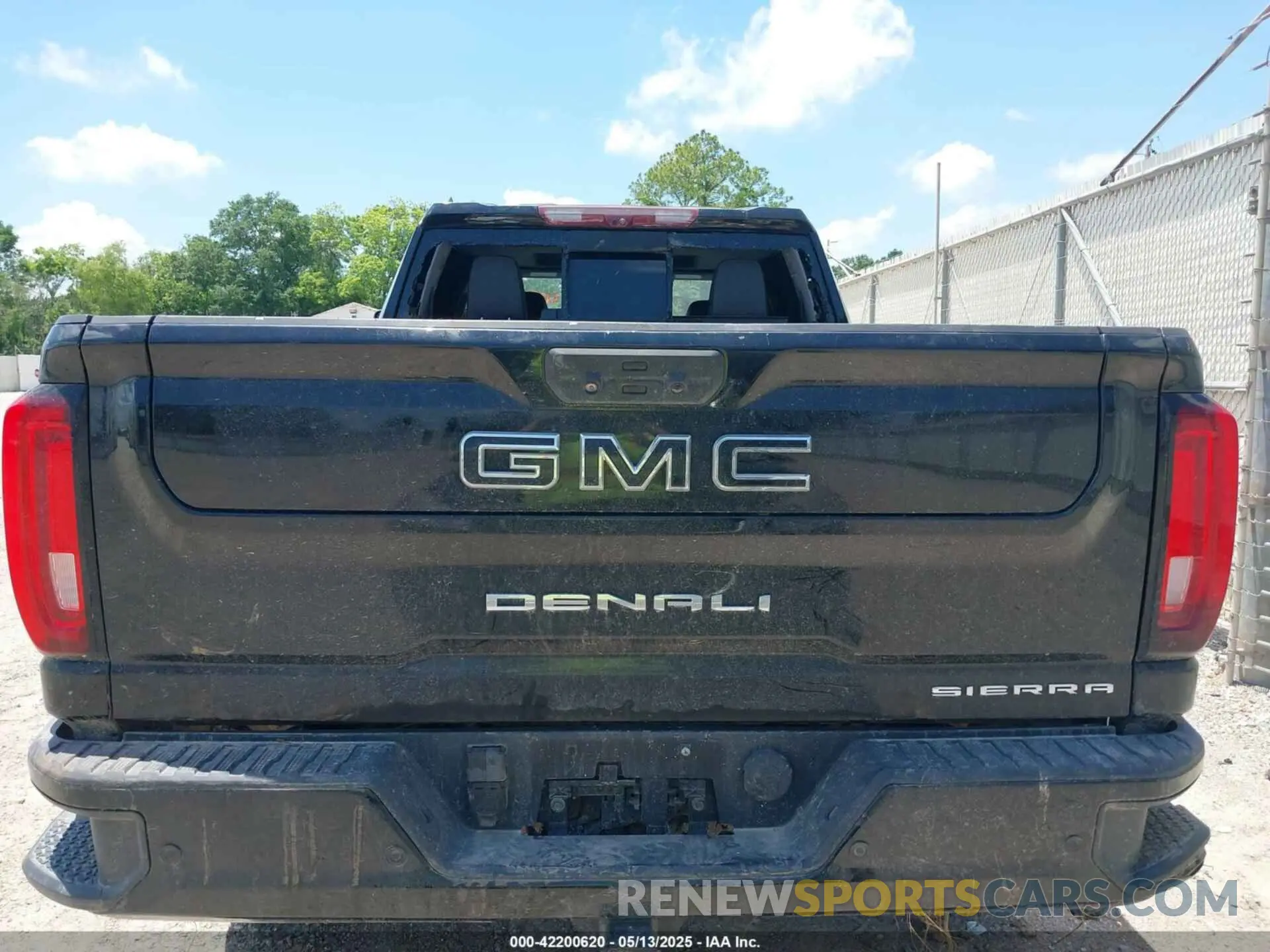 14 Photograph of a damaged car 1GT49REY7LF197213 GMC SIERRA 2500HD 2020