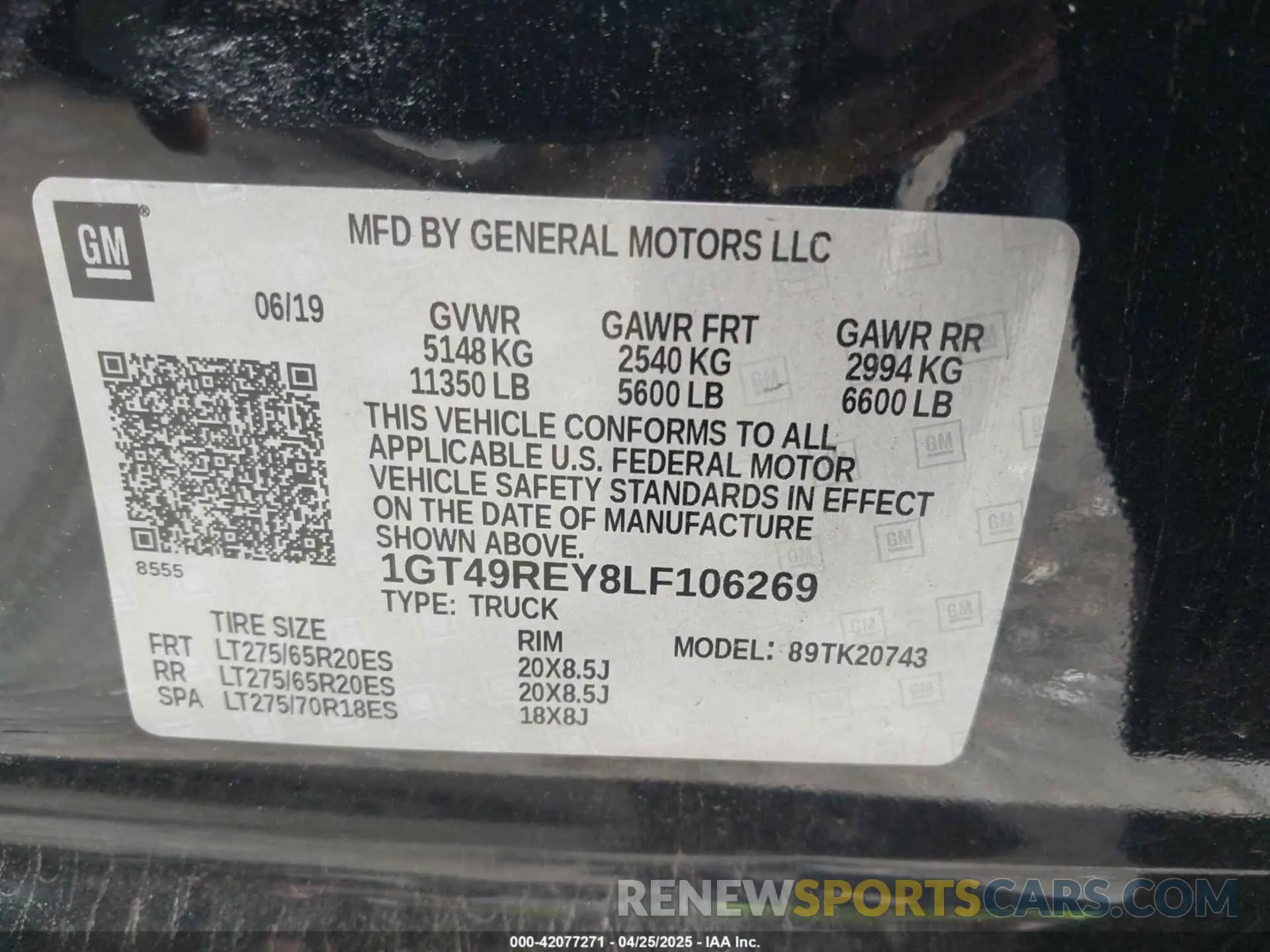8 Photograph of a damaged car 1GT49REY8LF106269 GMC SIERRA 2500HD 2020