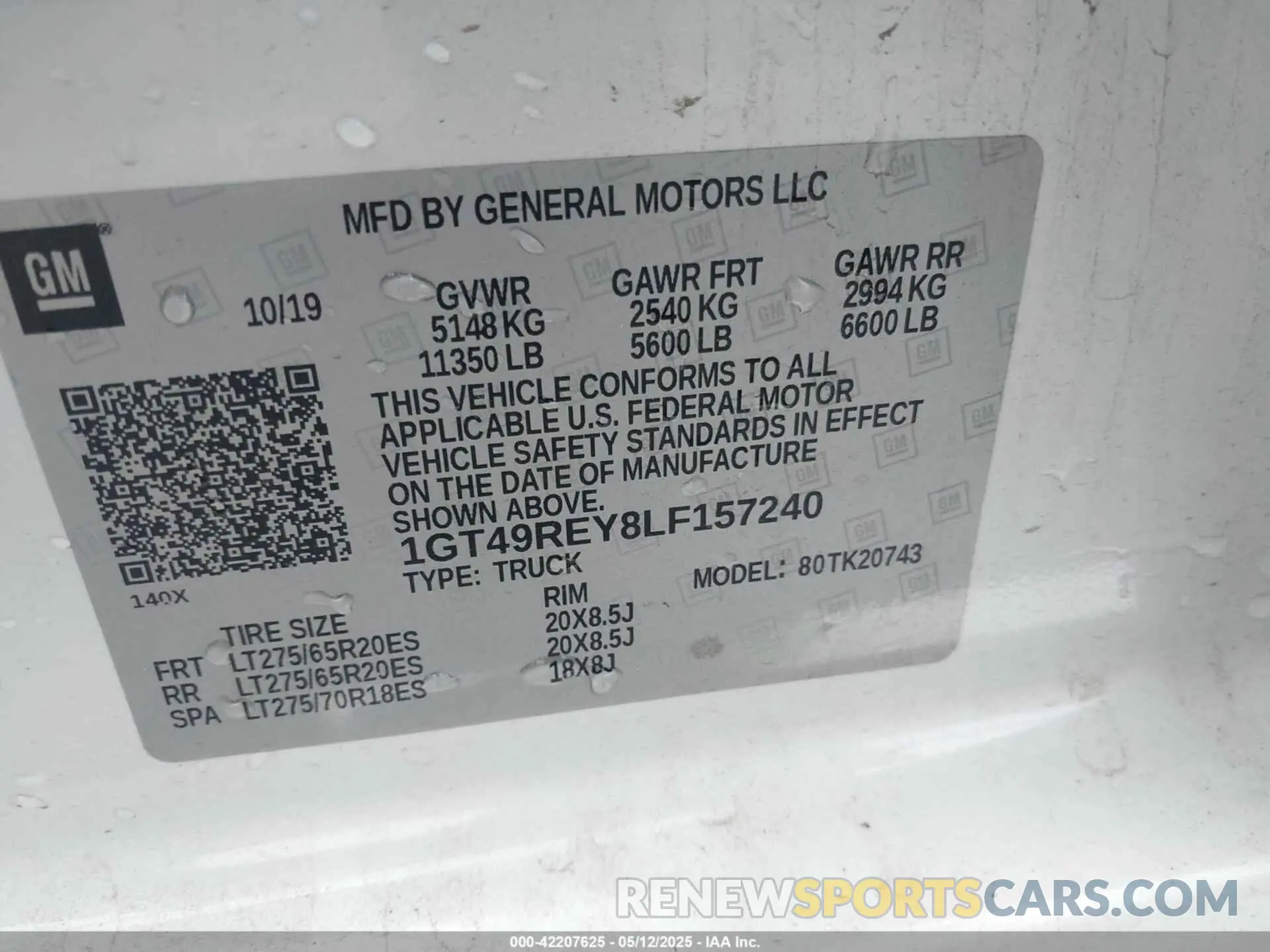 8 Photograph of a damaged car 1GT49REY8LF157240 GMC SIERRA 2500HD 2020