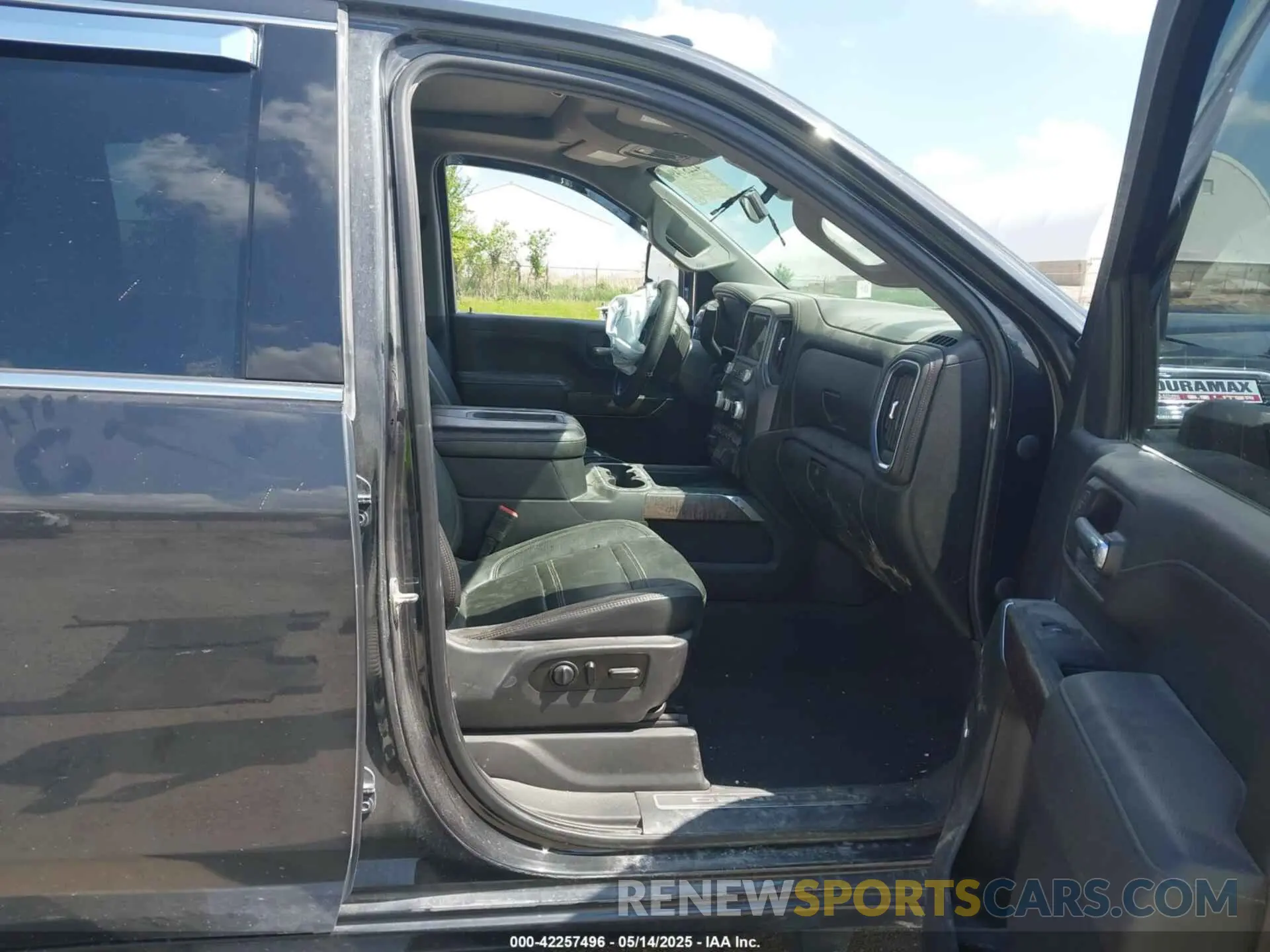 5 Photograph of a damaged car 1GT49REYXLF209452 GMC SIERRA 2500HD 2020