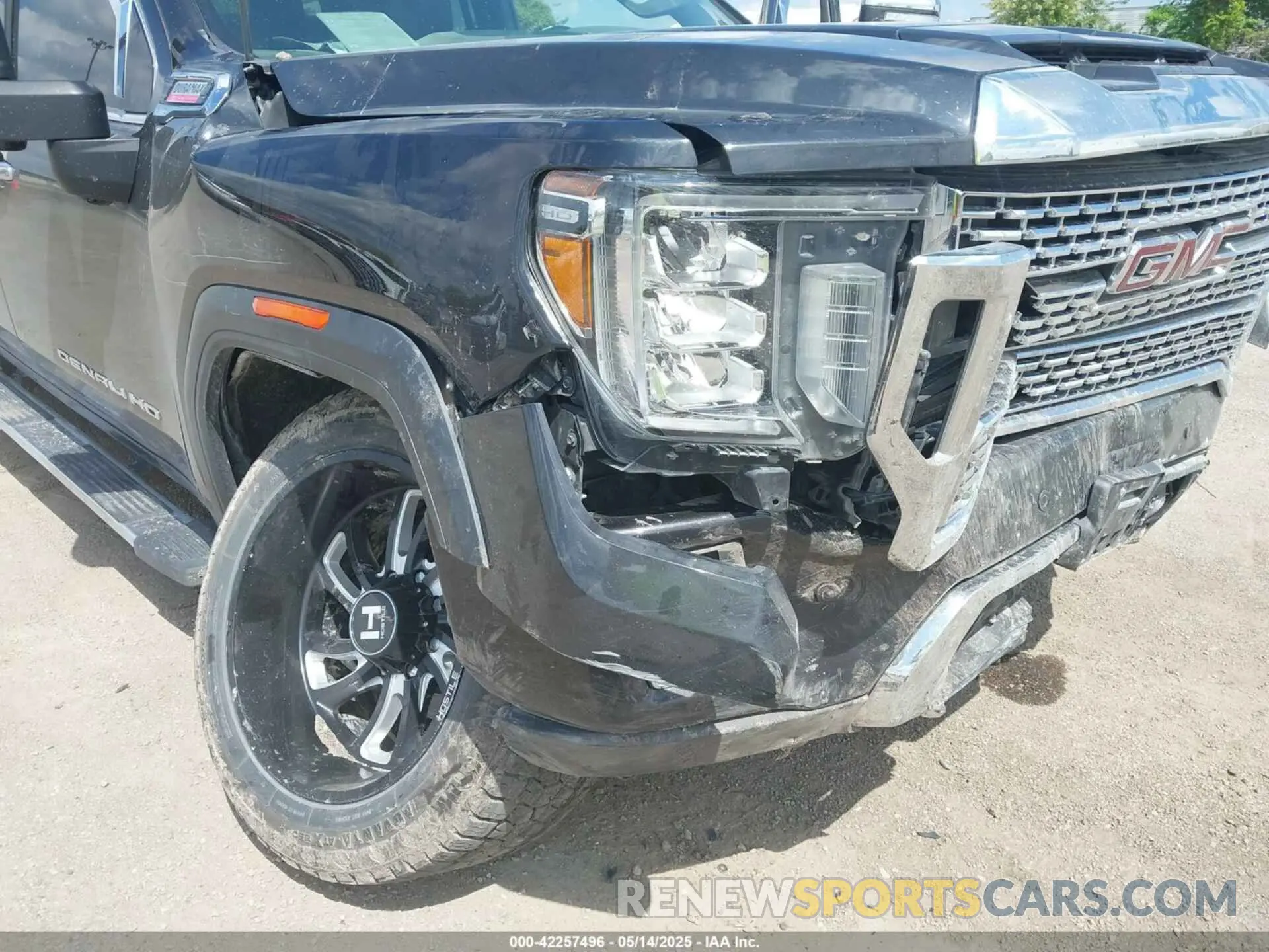 6 Photograph of a damaged car 1GT49REYXLF209452 GMC SIERRA 2500HD 2020