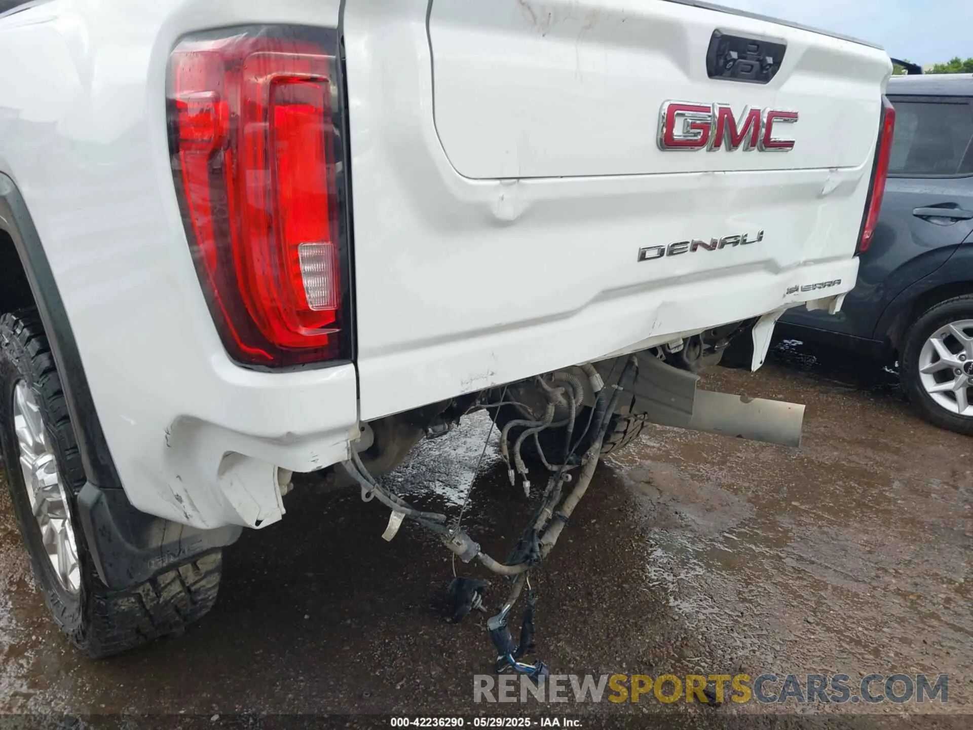 11 Photograph of a damaged car 1GT49REYXLF262247 GMC SIERRA 2500HD 2020