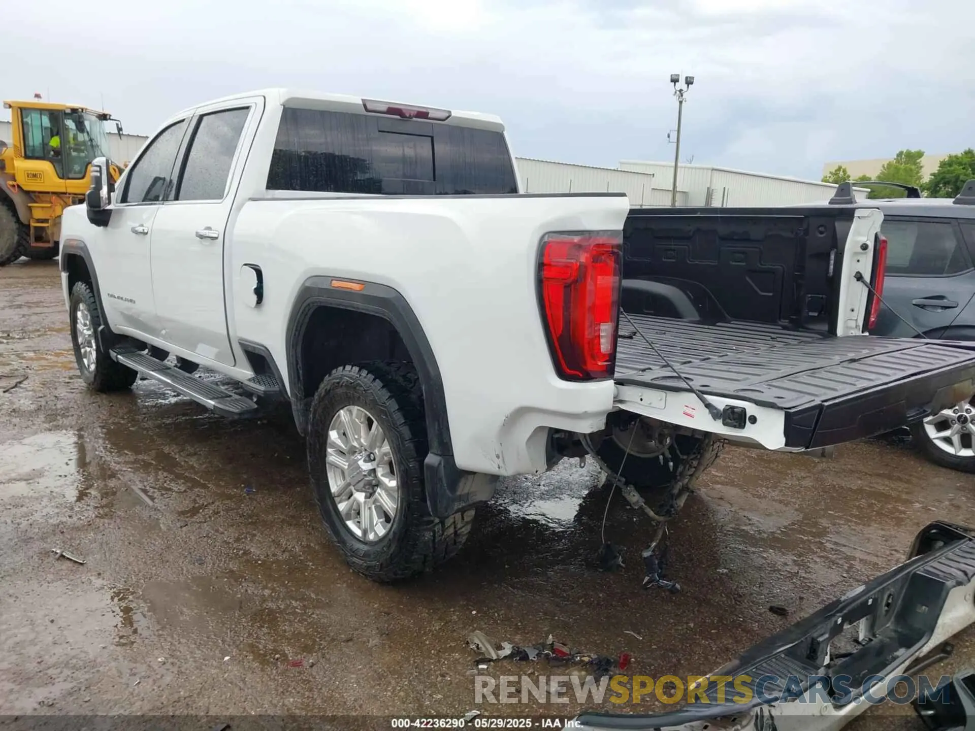 3 Photograph of a damaged car 1GT49REYXLF262247 GMC SIERRA 2500HD 2020
