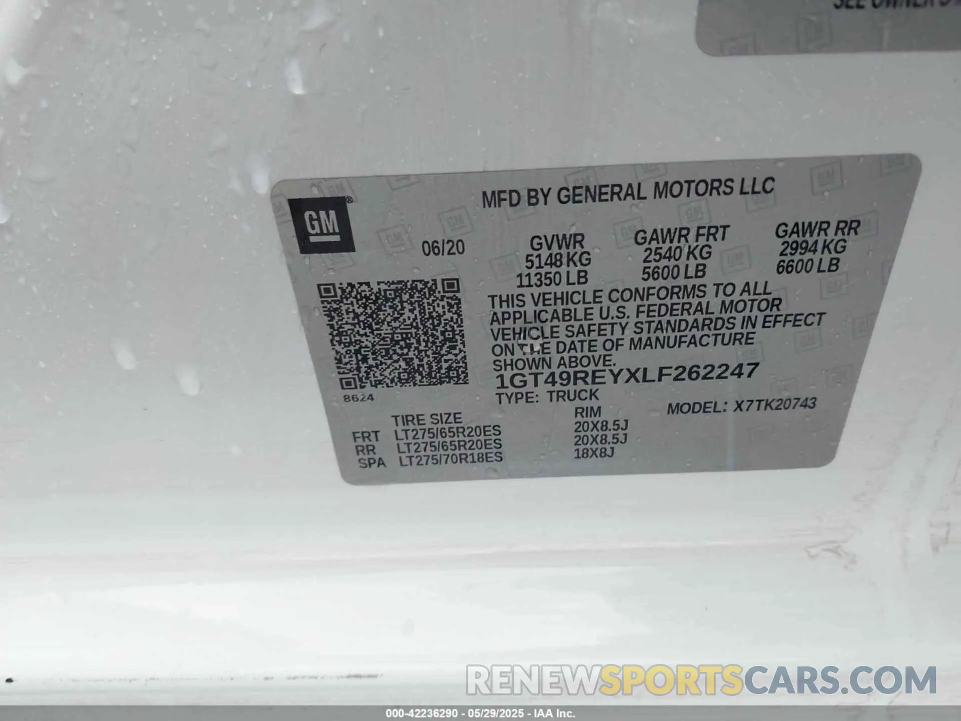 8 Photograph of a damaged car 1GT49REYXLF262247 GMC SIERRA 2500HD 2020