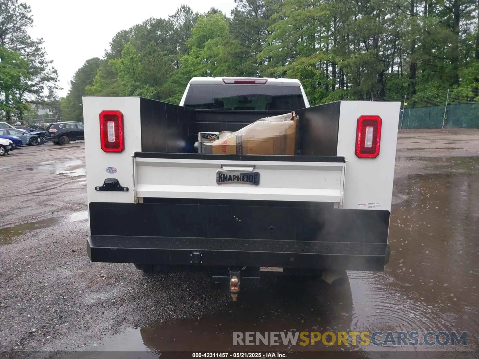 18 Photograph of a damaged car 1GD19LE74MF104393 GMC SIERRA 2500HD 2021